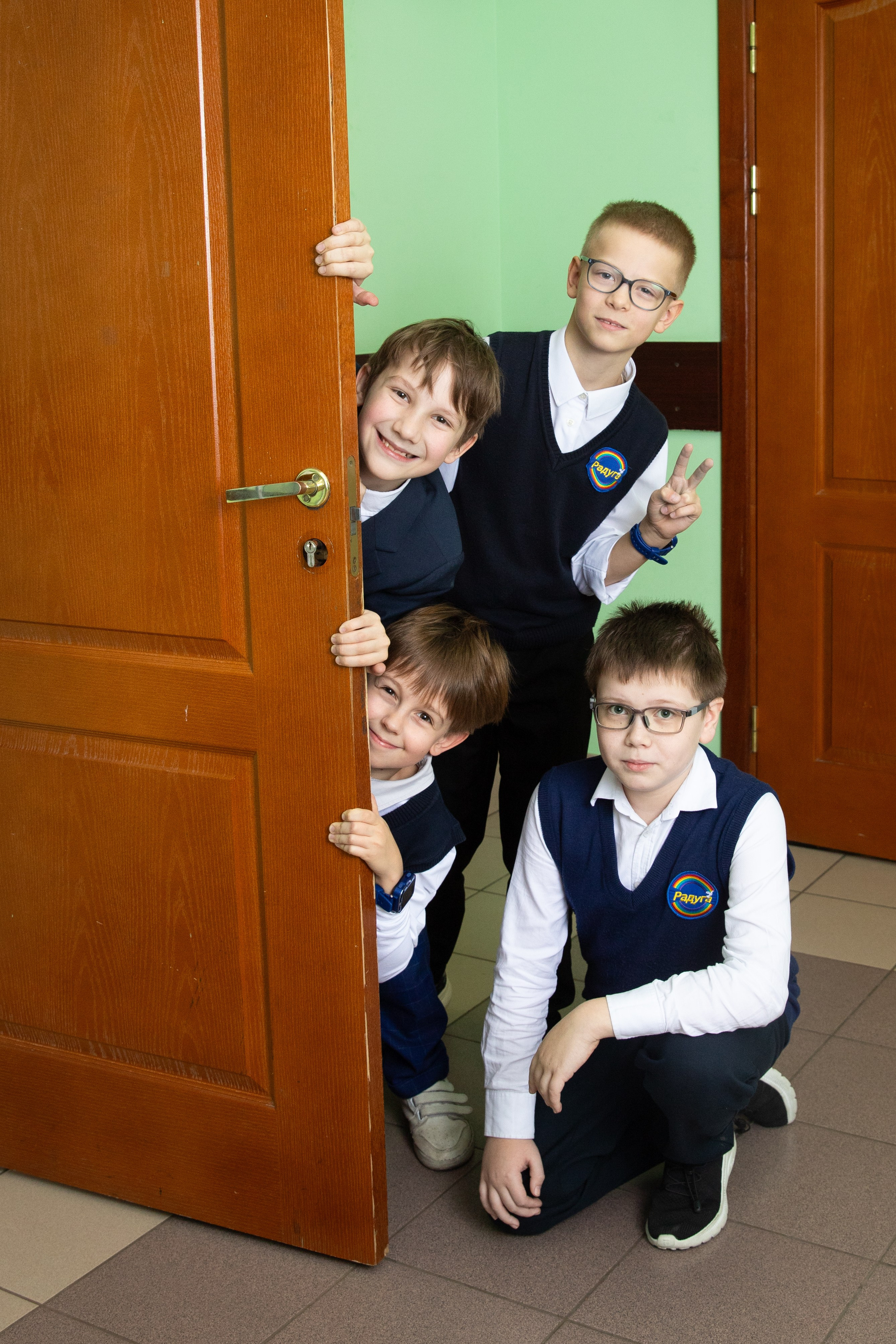 Классные портреты и живые эмоции во время уроков и перемен  для выпускников 4 класса. ВЫПУСКНЫЕ АЛЬБОМЫ для детского сада и школы Санкт-Петербург и Лен. область