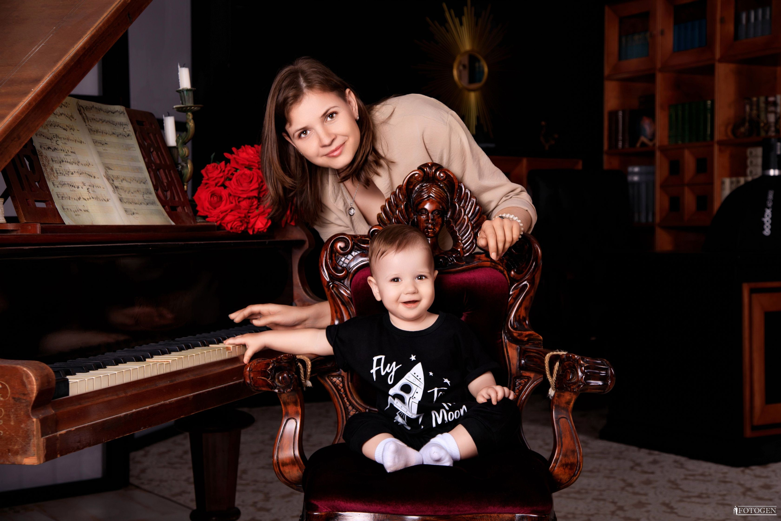 Семейная фотосессия: мама с детьми | Портфолио Fotogen. Интерьерная фотостудия FOTOGEN г. Краснодар