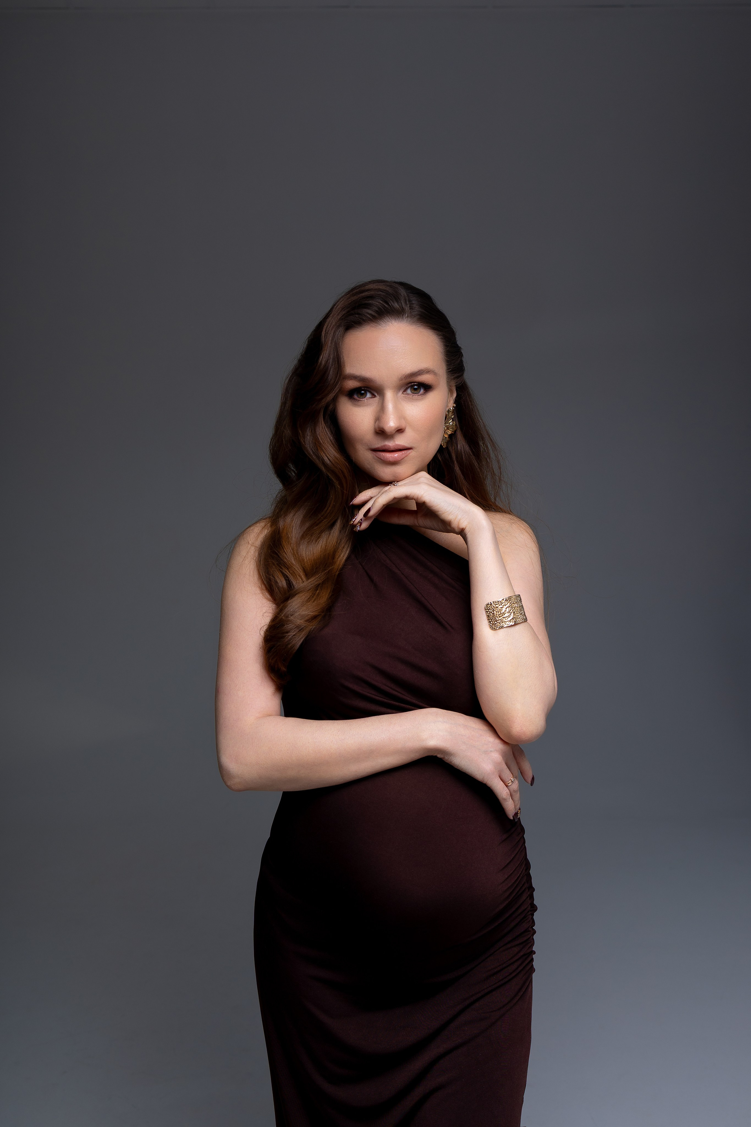 Вероника, классическая портретная фотосессия беременности в студии. Семейный фотограф в Москве Марина Петра