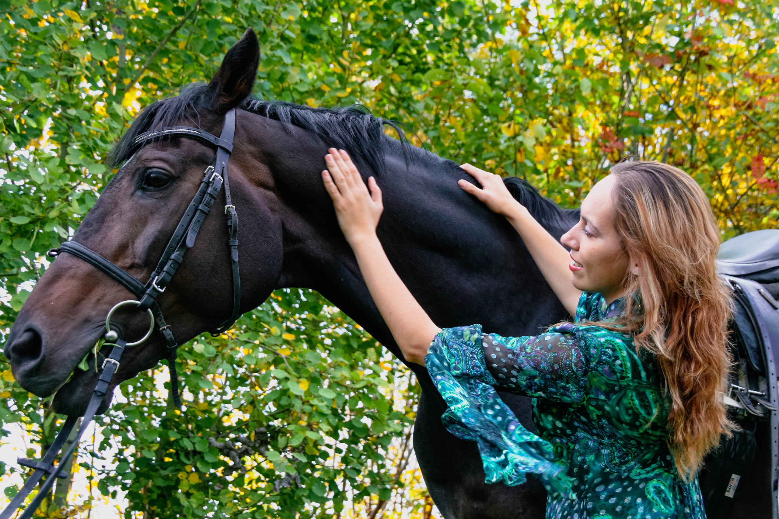 Алёна и Даша на лошади. Фотограф Пермь. Фотосессия в фотостудии Перми и на свежем воздухе