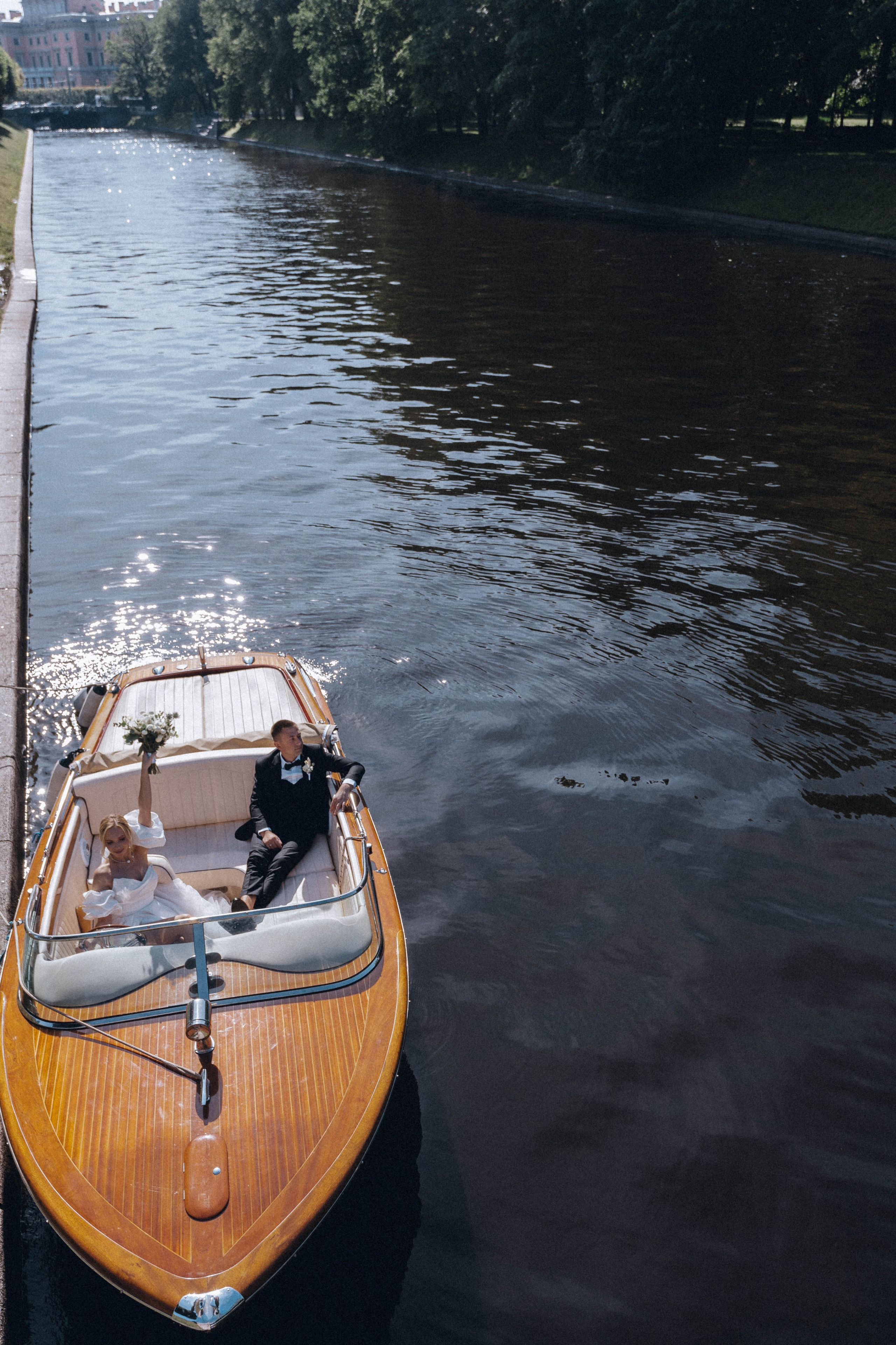 СВАДЕНБНАЯ СЬЕМКА НА КАТЕРЕ ПО КАНАЛАМ САНКТ-ПЕТЕРБУРГА И В АКВАТОРИИ НЕВЫ. Профессиональный фотограф, Санкт-Петербург — Виктория Богомолова