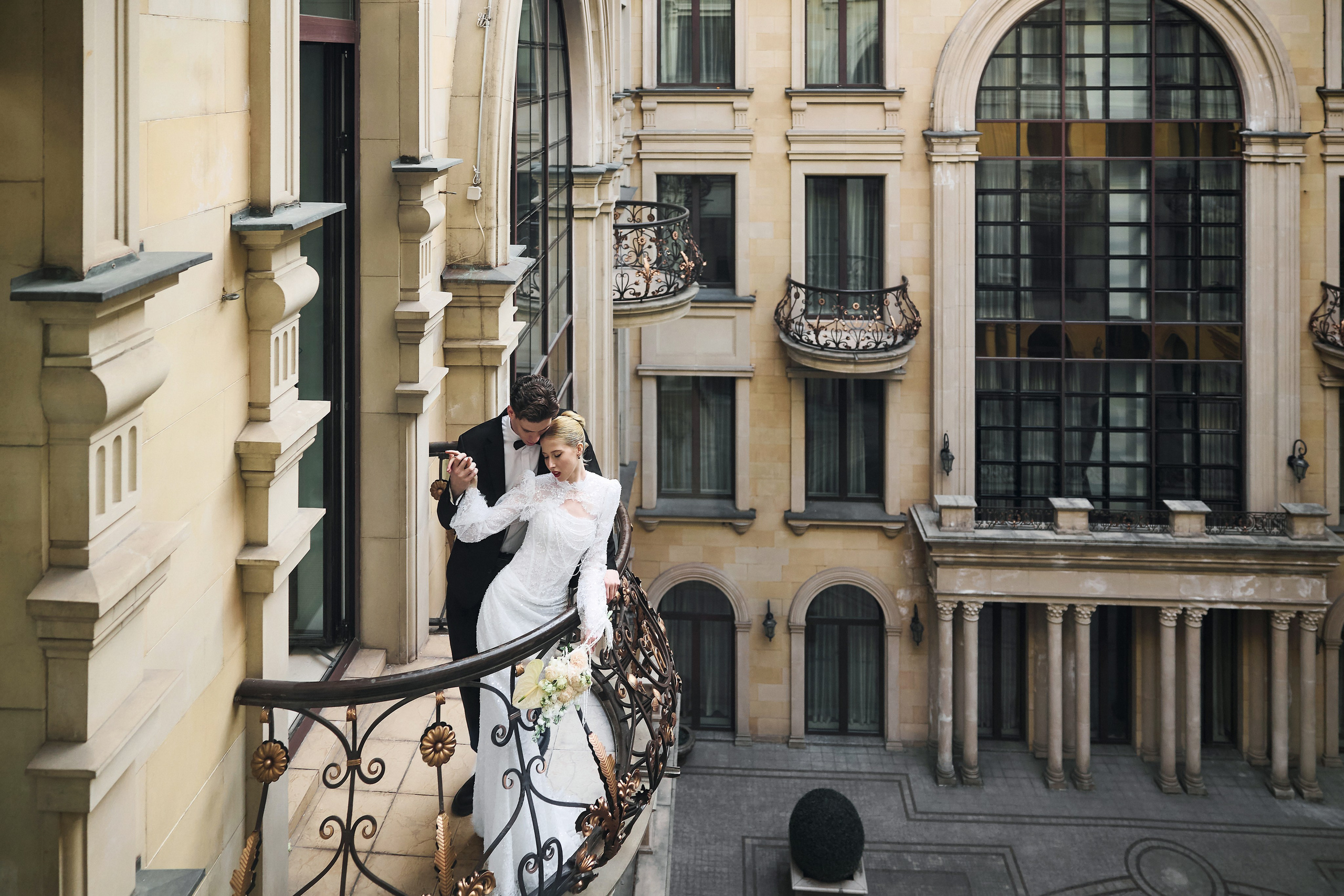 Вадим и Алина. Сборы в отеле St Regis. Свадебный фотограф в Москве и Подмосковье