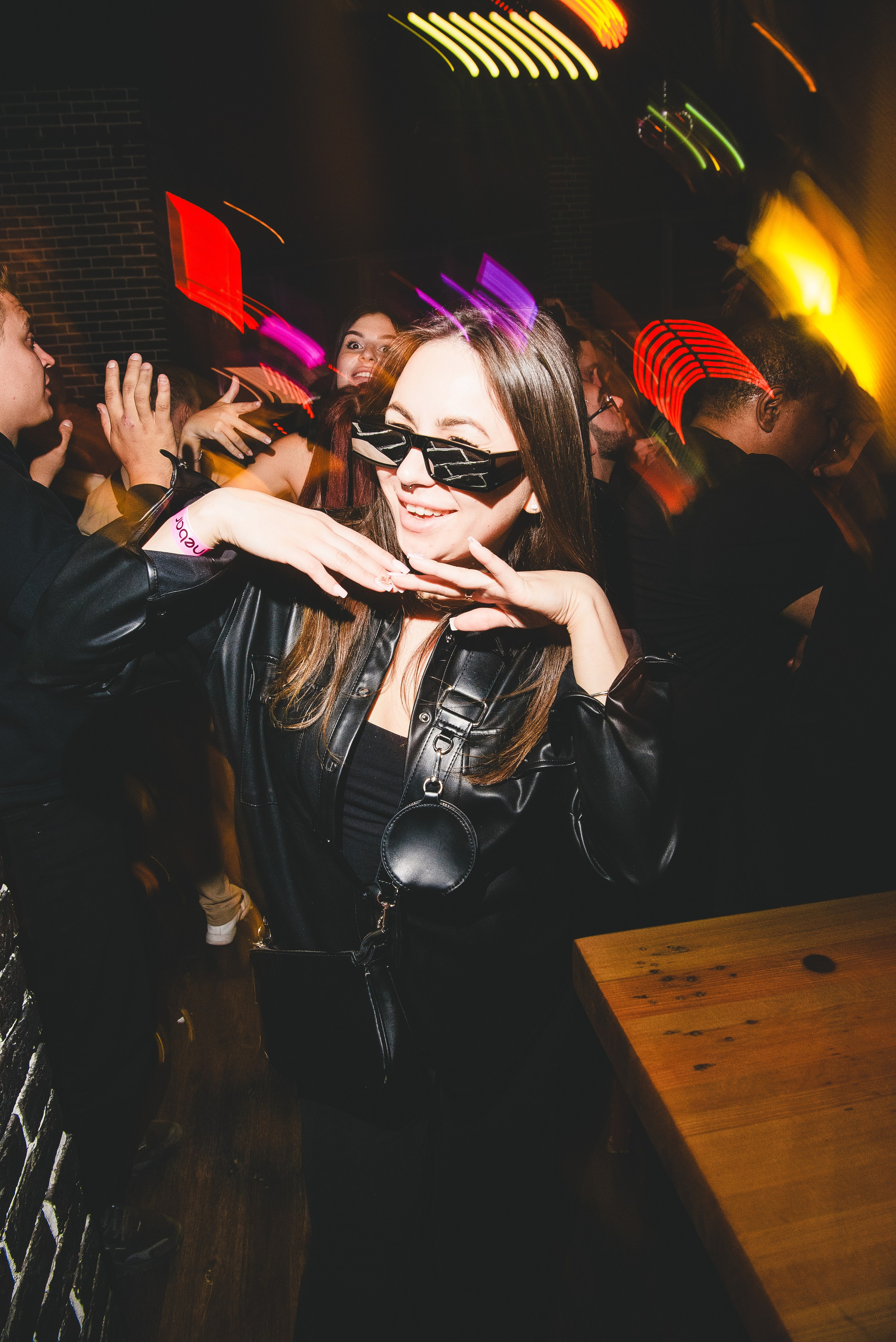 Фотоотчёты о вечеринках для НеБар Волгоград. Или стиль «пьяный фотограф». Фотограф в Волгограде и Волжском Александр Горбань