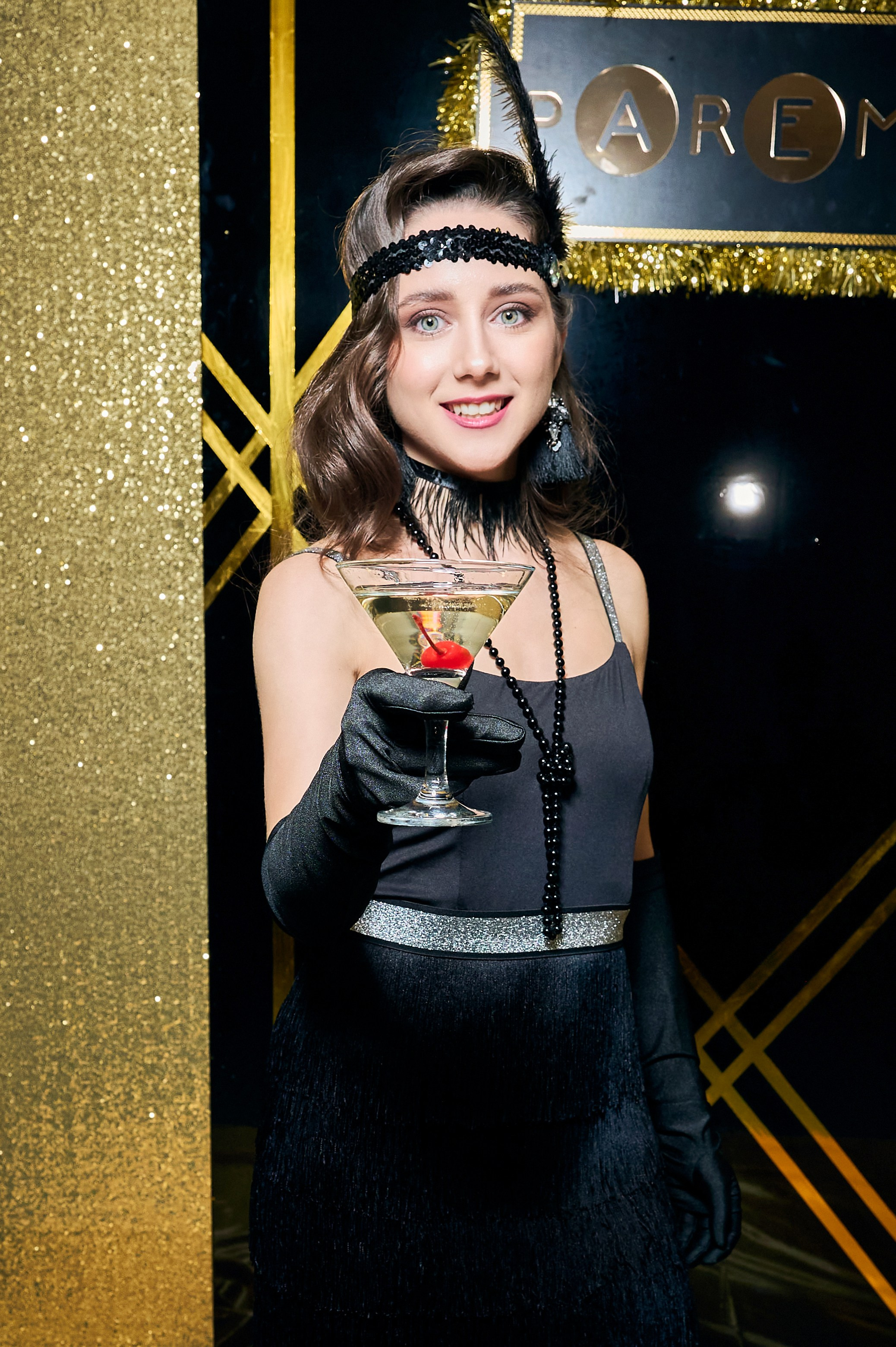 Золотое освещение, портрет певца, репортаж мероприятия