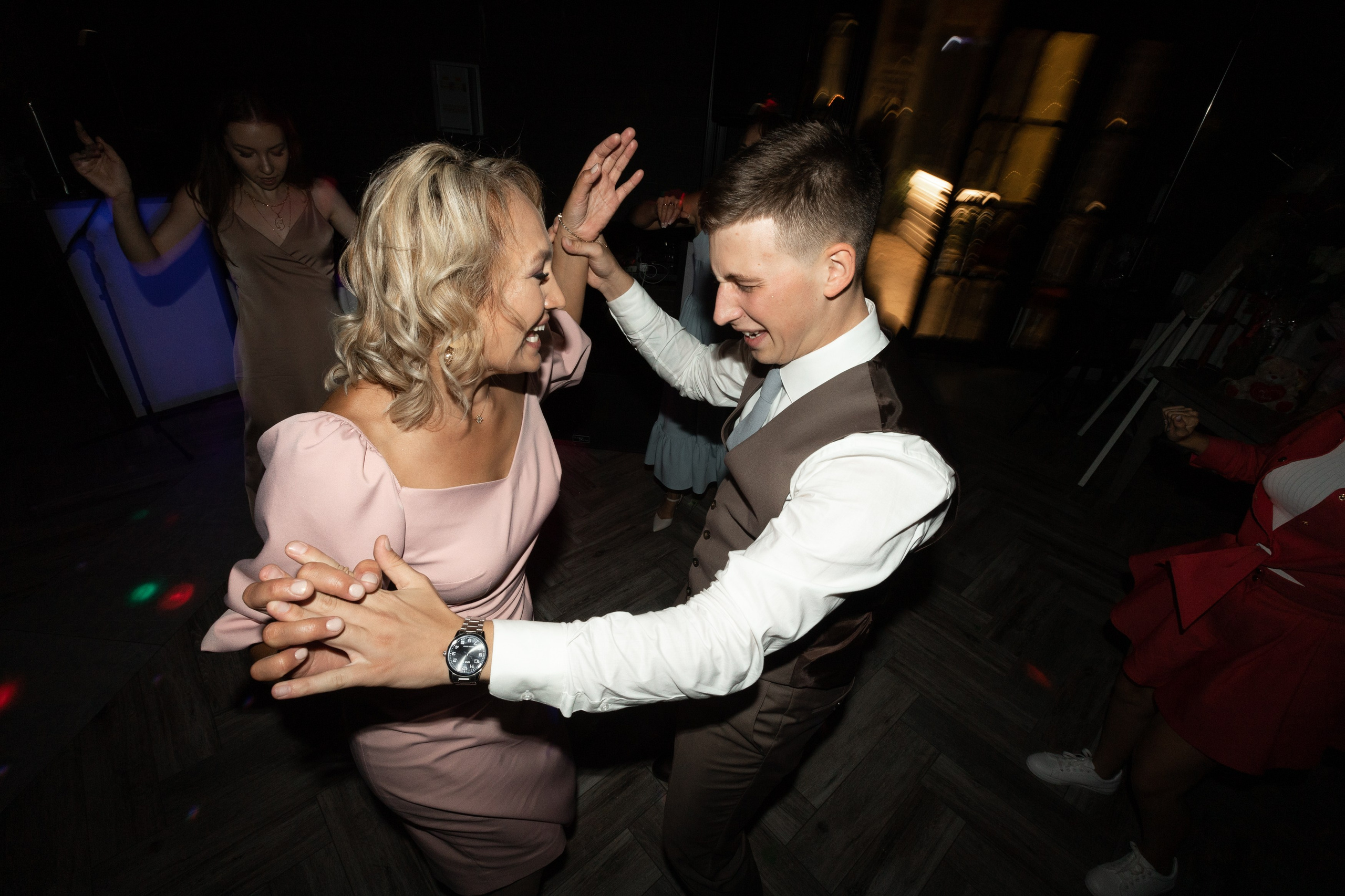 Свадебный фотограф Уфа — Руслан ГабдлисламовЖивые эмоции, красивые кадры, воспоминания на всю жизнь.Работаю по всей Республике Башкортоста. Свадебный фотограф Уфа Руслан Габдлисламов