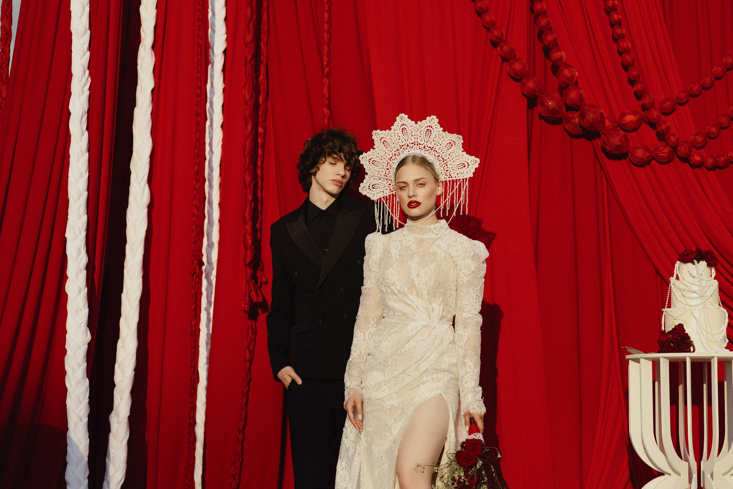 Портретная фотосессия на закате в Сочи, профессиональный фотограф, мягкий свет, естественная обработка, атмосферное фото для личного бренда и Instagram.