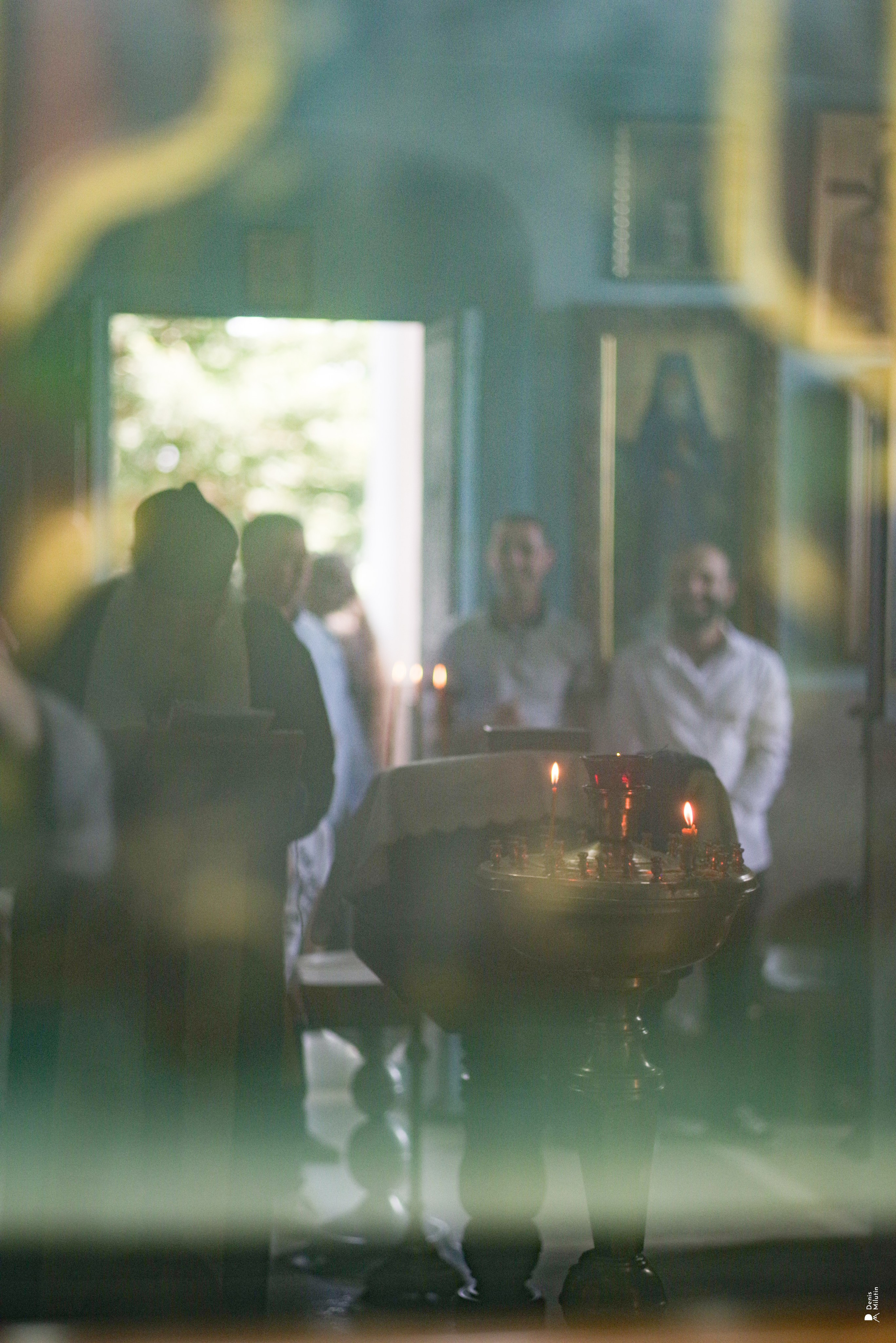 Крещение в церкви Менджи. Портретный фотограф Денис Милютин