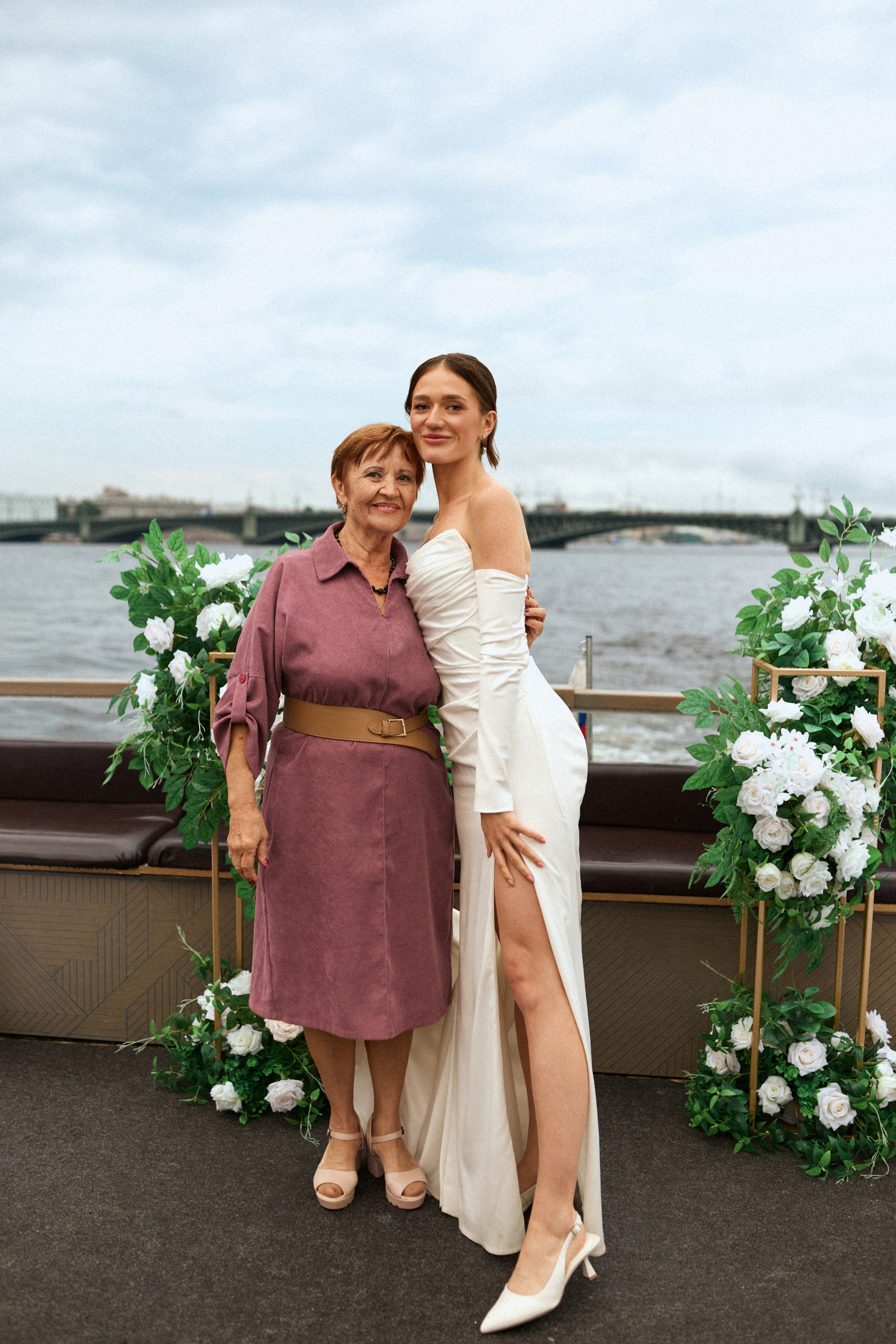 Свадьба в Питере на катере. Сестры Карабаза. Фотографы и ретушеры в Москве и Санкт-Петербурге