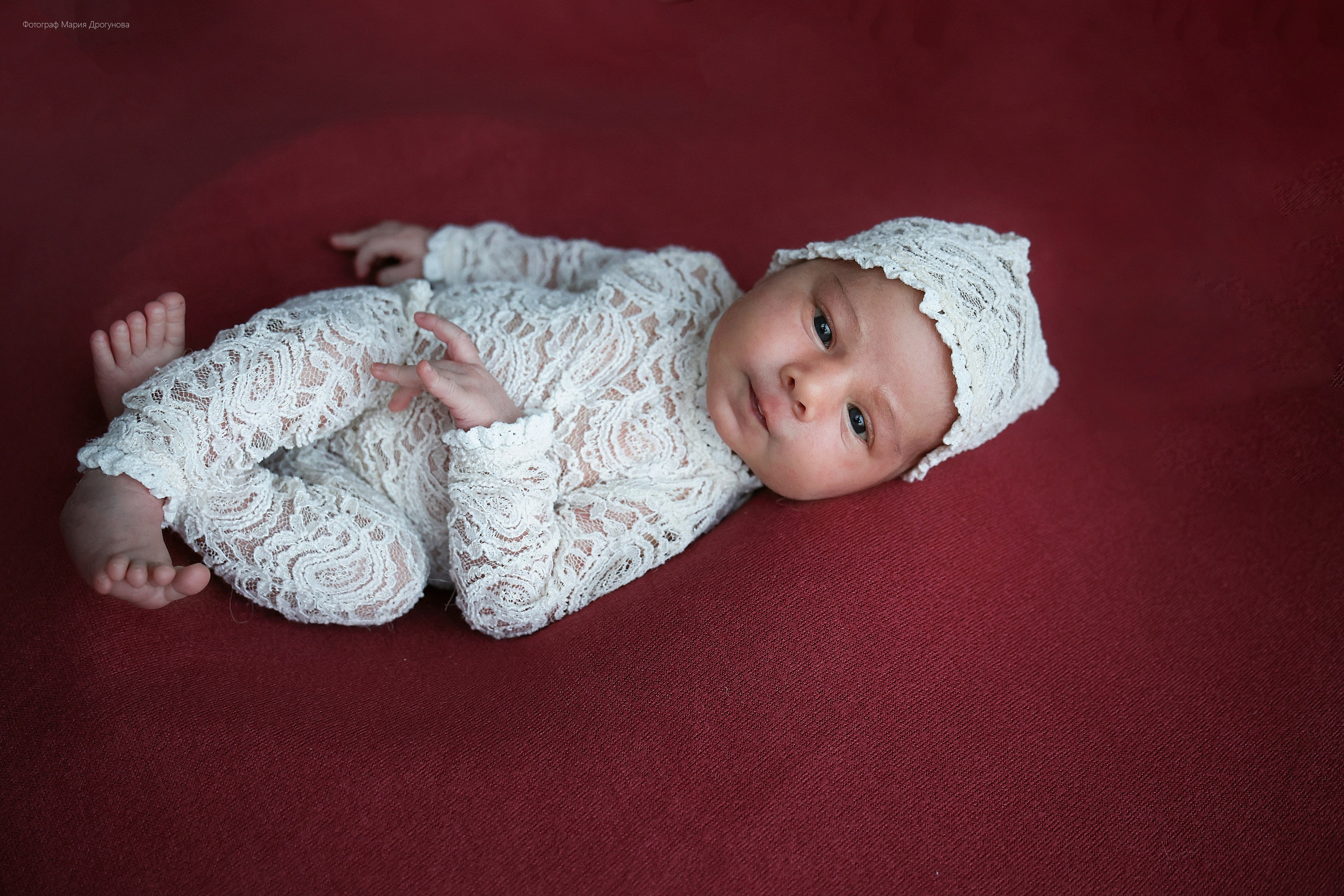 Съемка в стиле ньюборн с мамой. Фотосъемка выписки из роддома в Москве, заказать фотографа на выписку ньюборн съемка в роддоме newborn фотограф в Юдино