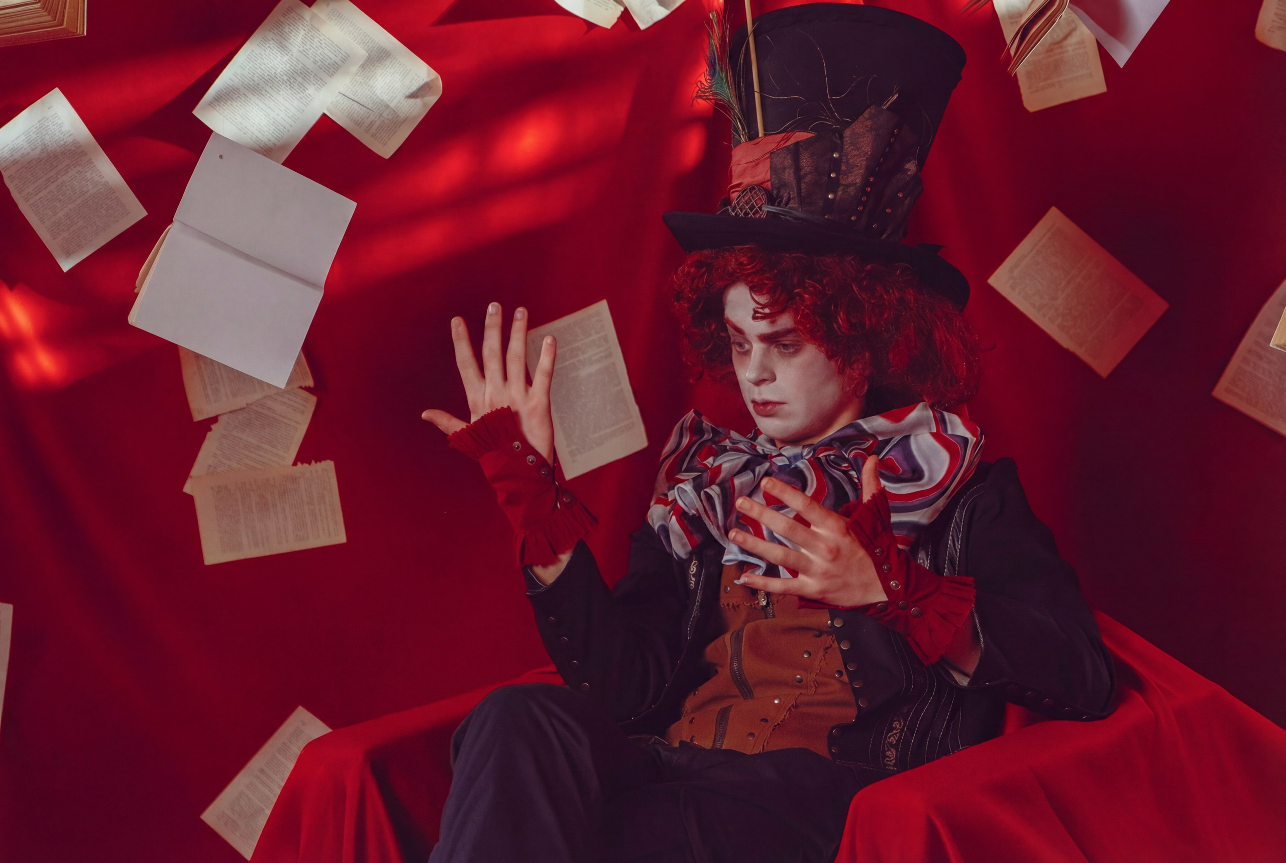 Шляпник. Фотограф Антонина Свешникова. ВЫПУСКНЫЕ ФОТОКНИГИ для детских садов и школ. Москва, Владимир