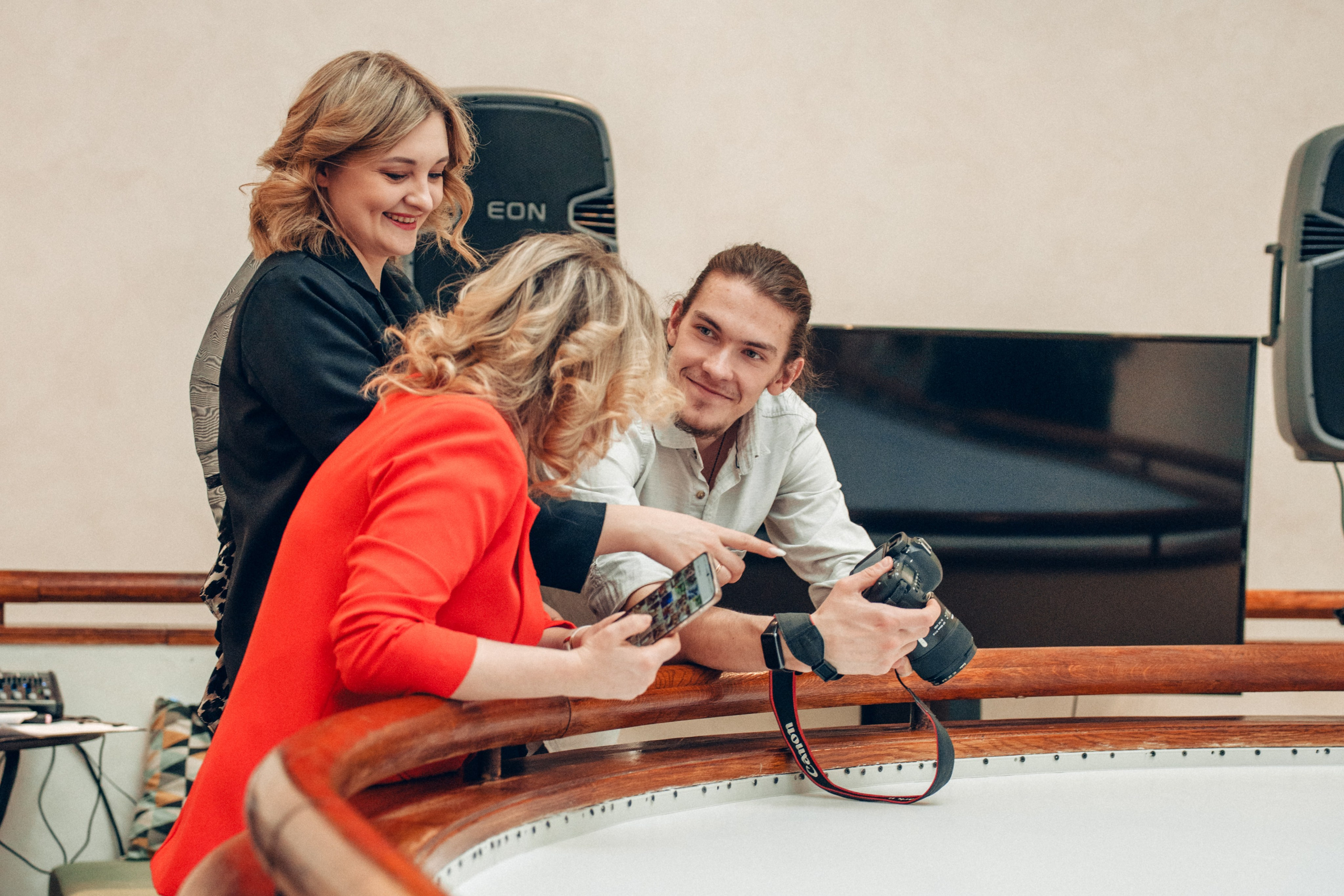 Открытие выставочного проекта «Я + Искусство = ЮГРА». Лайфстайл фотограф в Ханты-Мансийске Мария Шишкина