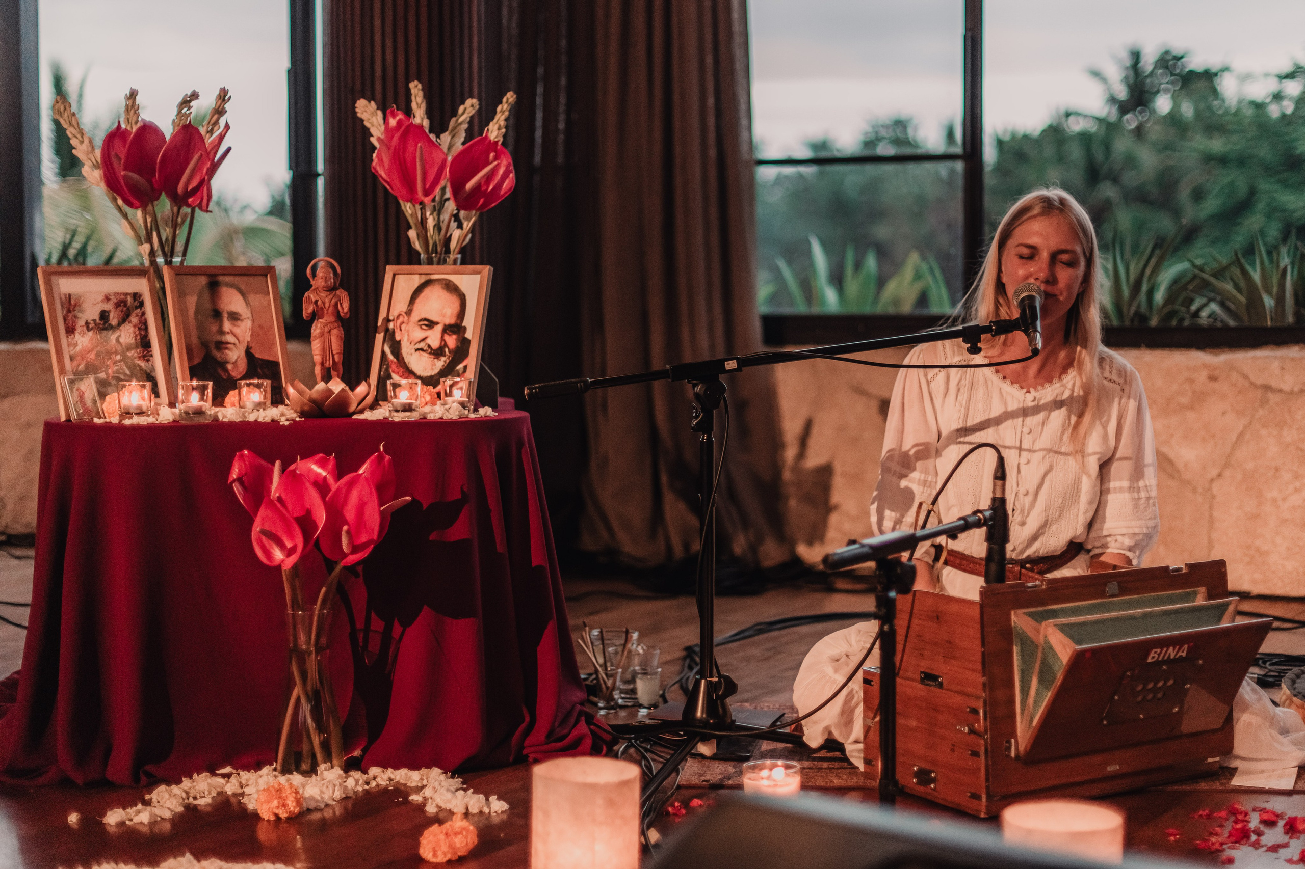 Kirtan at Soulshine nov. Мариам Багдасарян