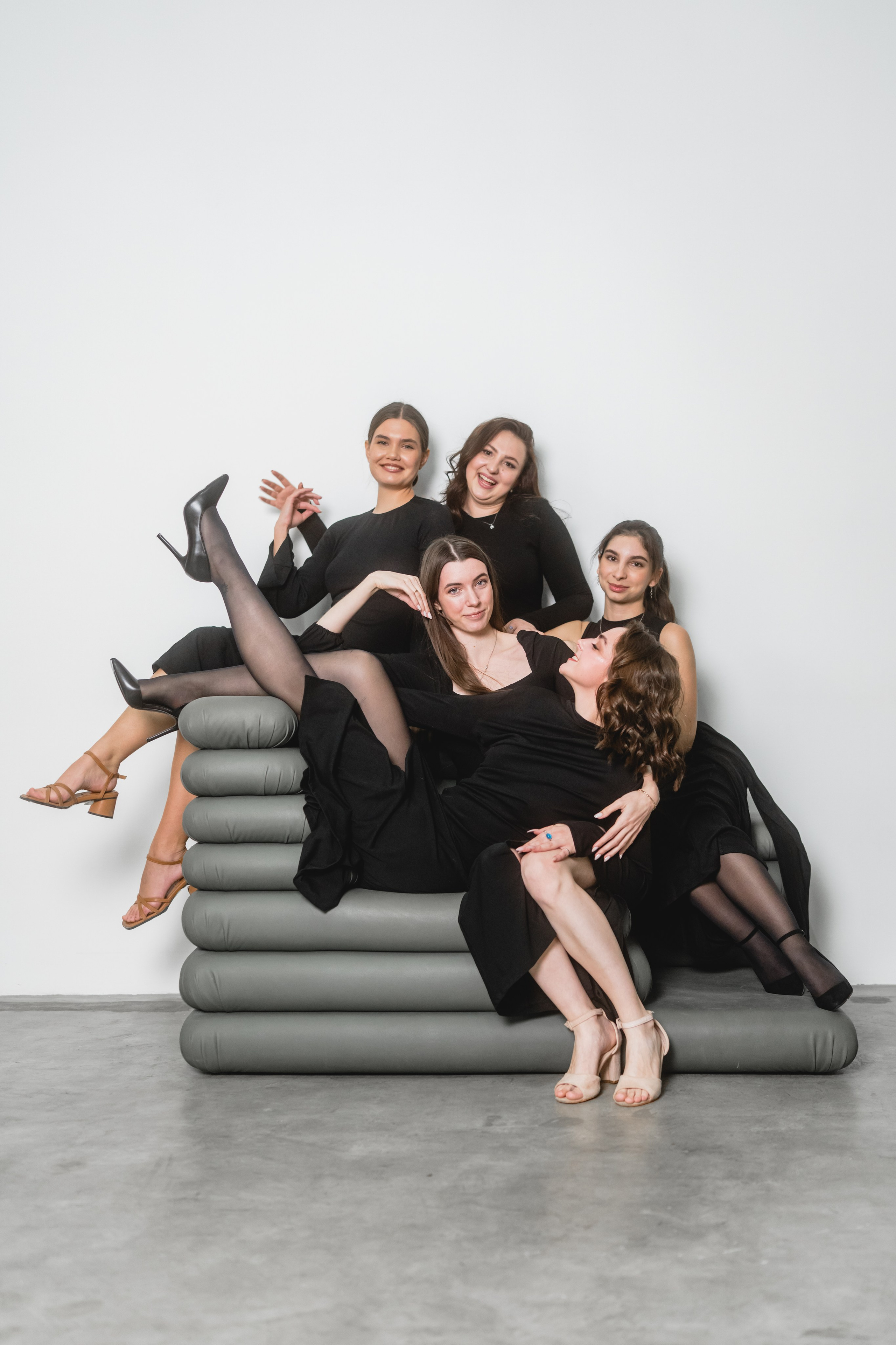 Студийная групповая фотосессия. Свадебный и индивидуальный фотограф Аля Мамакова