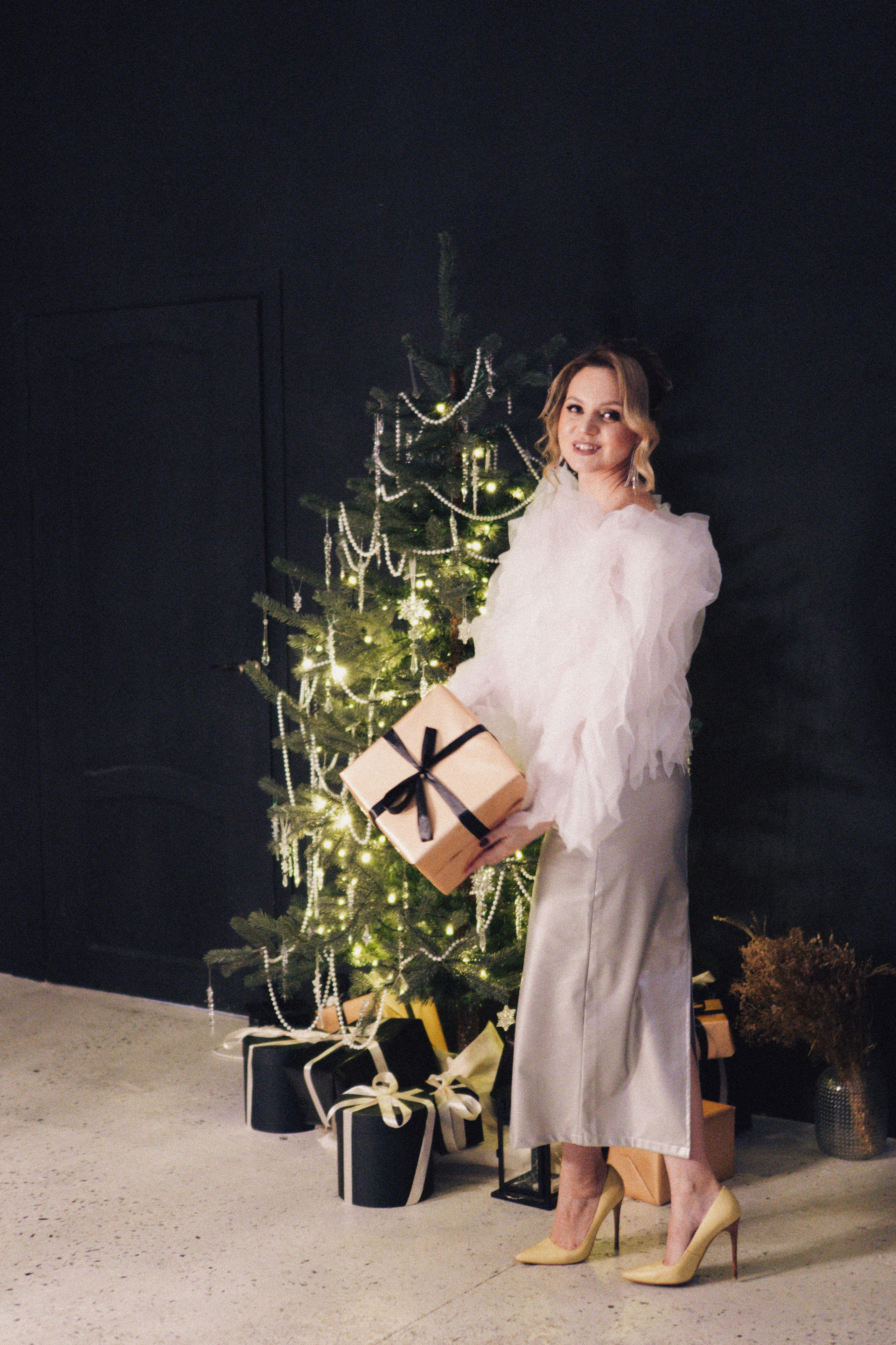 НОВОГОДНЯЯ ФОТОСЕСИИЯ В СТУДИИ ДЛЯ ДЕВУШКИ И ПРОГУЛКА ПО ЧЕРНЫШЕВСКОЙ. Профессиональный фотограф, Санкт-Петербург — Виктория Богомолова