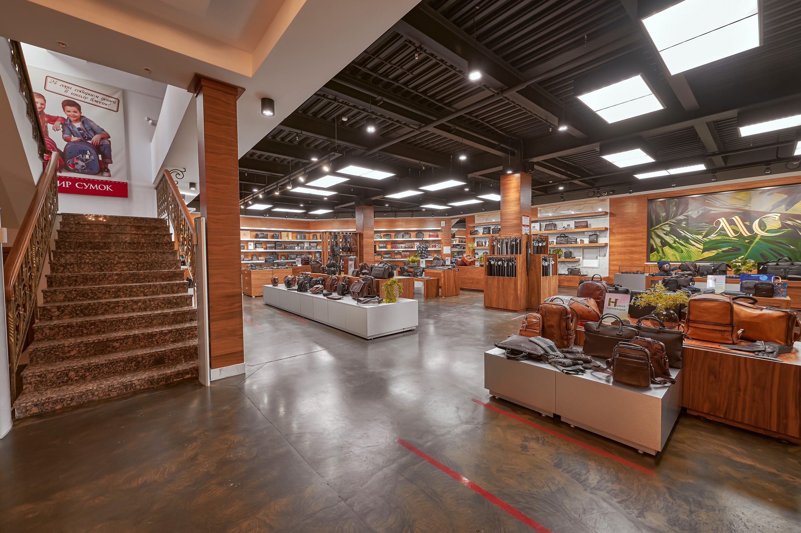 Портфолио по интерьерной и экстерьерной фотосъёмки: Мир сумок — Левый берег. Фотограф Яковлев Роман — Красноярск