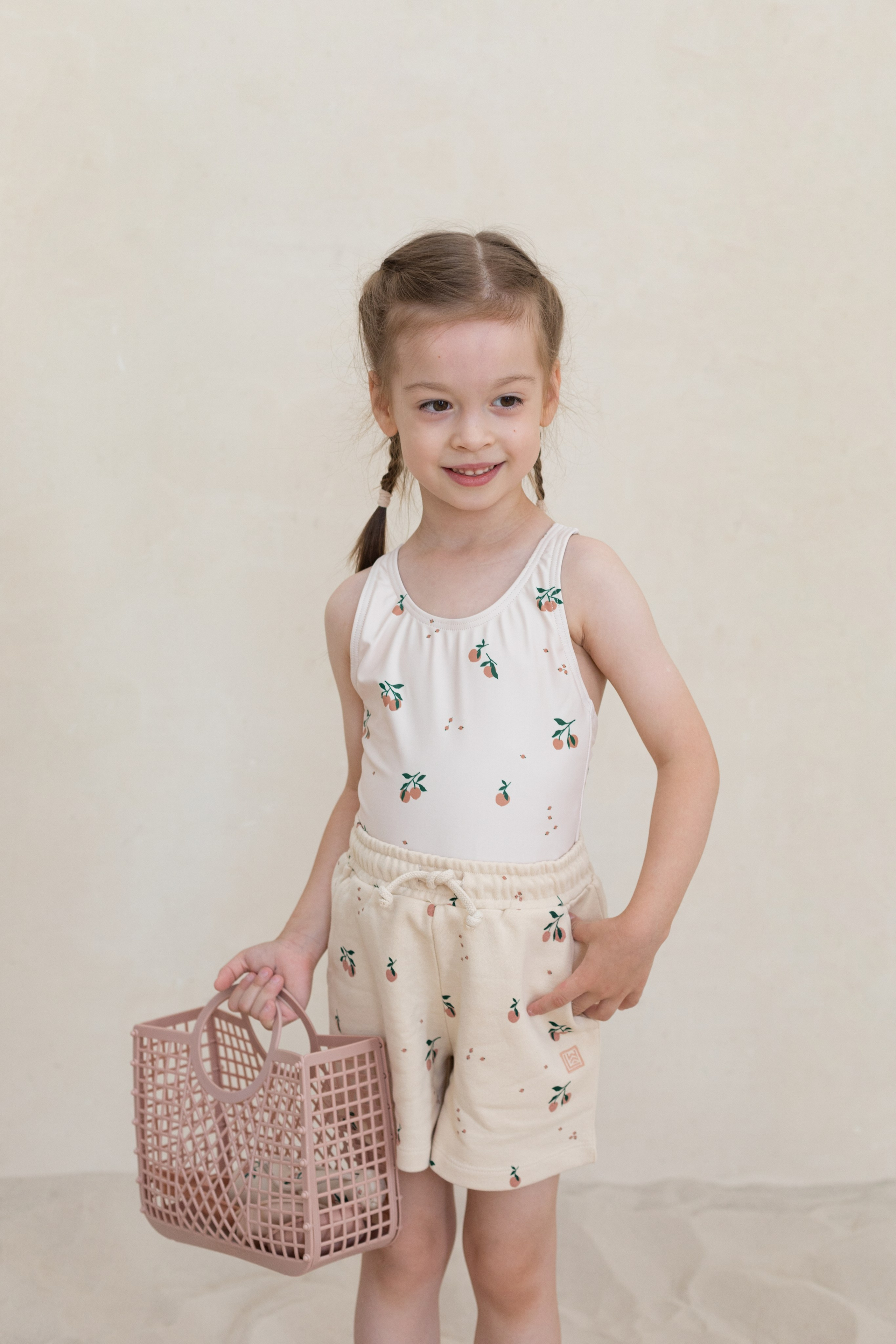 Фотосессия в песке для детского бренда. Детский и контент фотограф Надя Волкова Санкт-Петербург