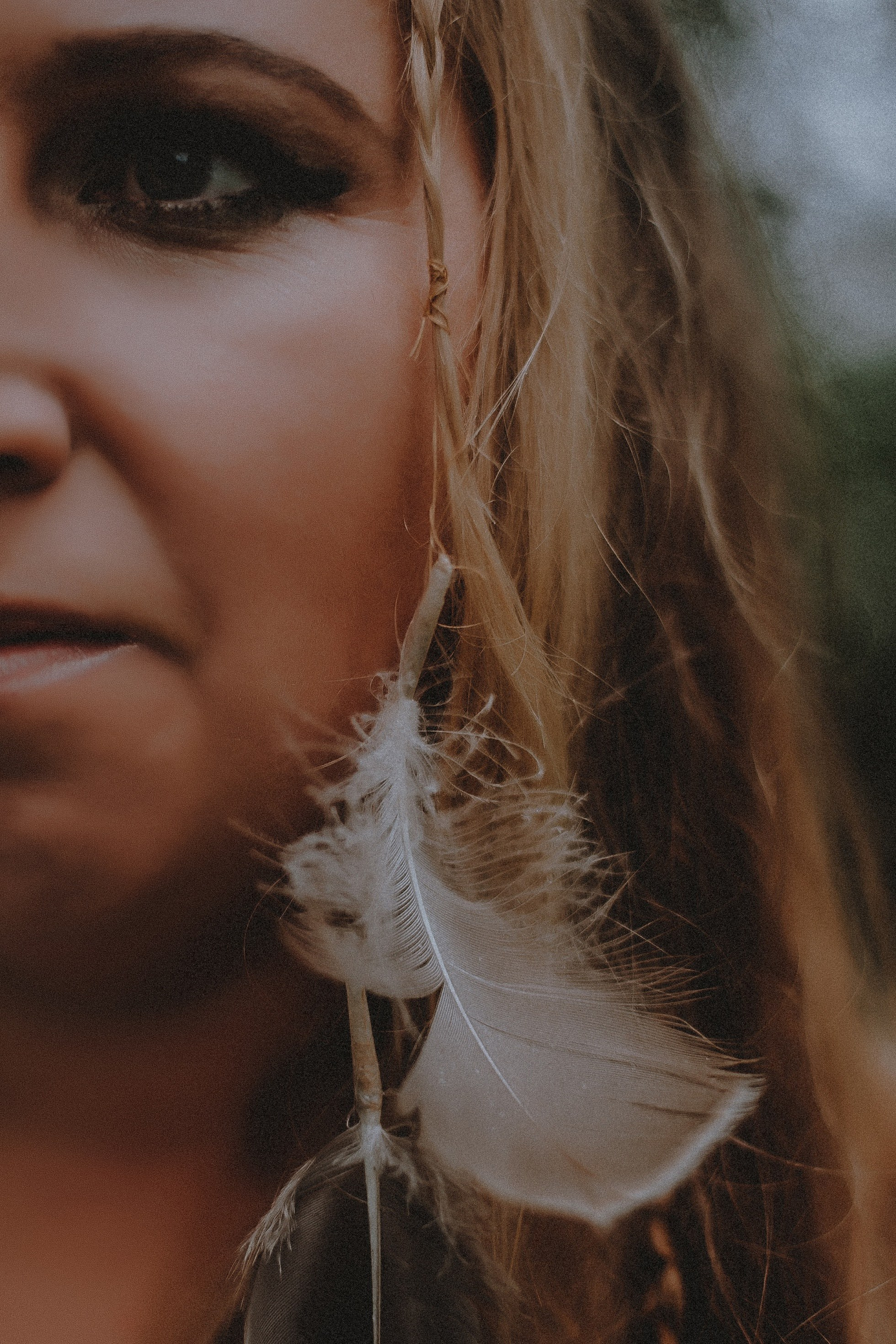 Славянская мифология. Богиня Девана, бог Сварог и волк Ратибор. Свадебный и семейный фотограф в Москве Сажина Кристина КиМ. Свадебный оператор в Москве Сажин Максим