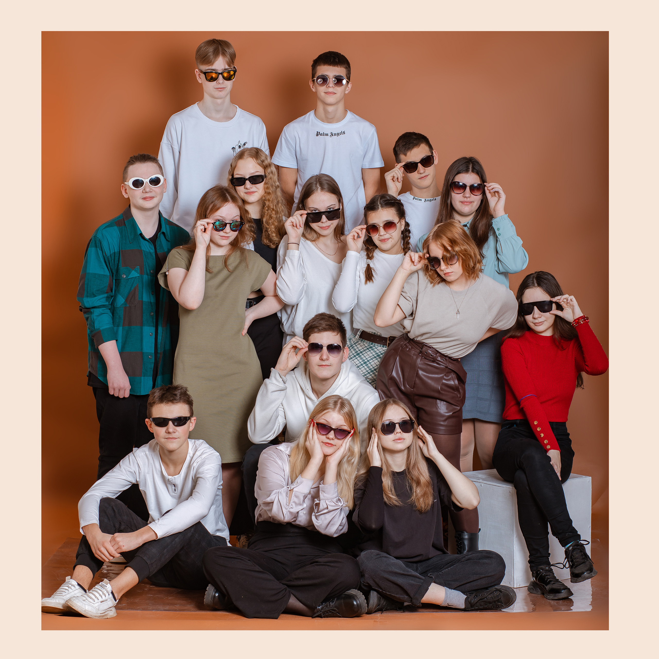 Многостраничная книга Эконом, 24 страницы «Блик». Студия выпускных альбомов Остров