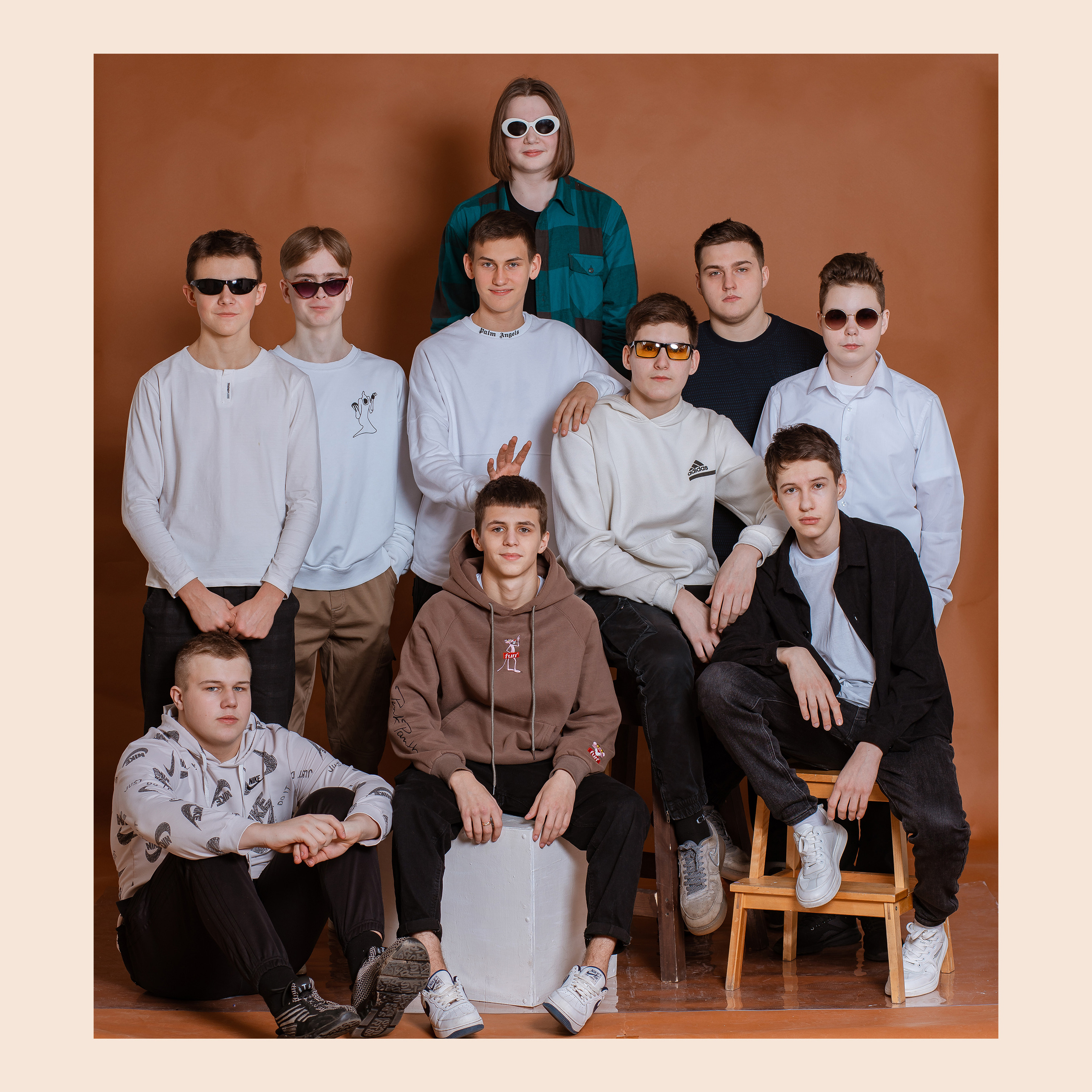 Многостраничная книга Эконом, 24 страницы «Блик». Студия выпускных альбомов Остров