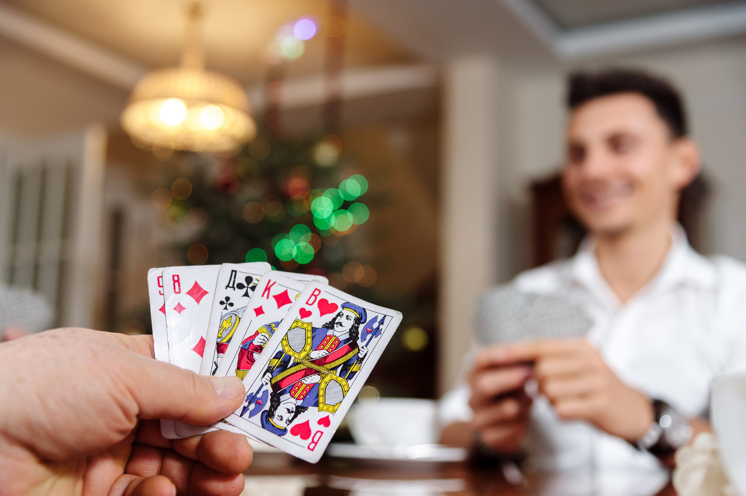 Общие увлечения на семейной фотосессии дома. Семейный фотограф в Москве Елена Снегирева