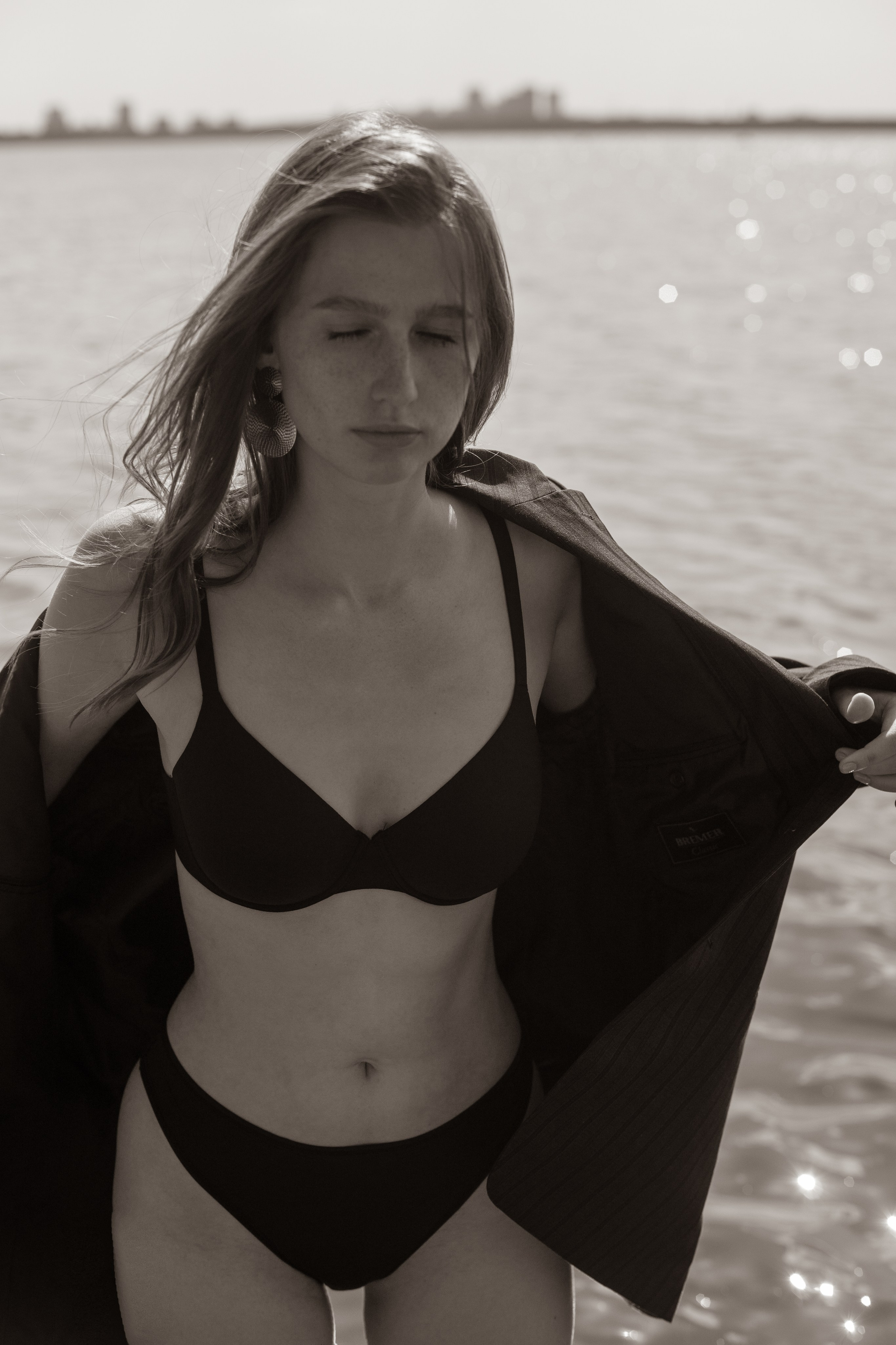 Фотосессия в яркий солнечный день на берегу .Екатеринбург. Автор фотограф: Додров. Ph: dodrov.