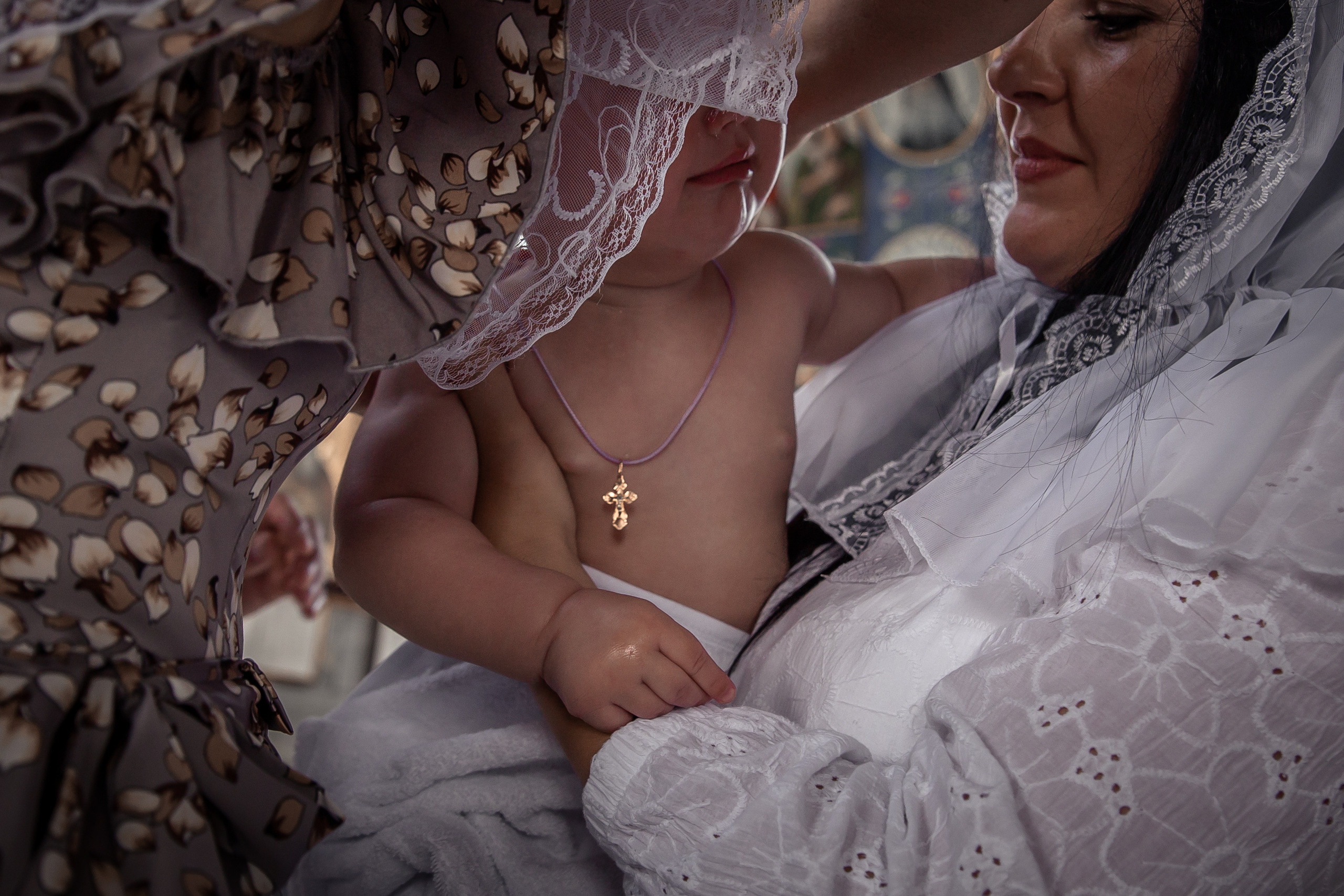 Фотосъёмка таинства крещения Крымск. Фотограф Любава Колесник. Выпускные альбомы в Крымском районе