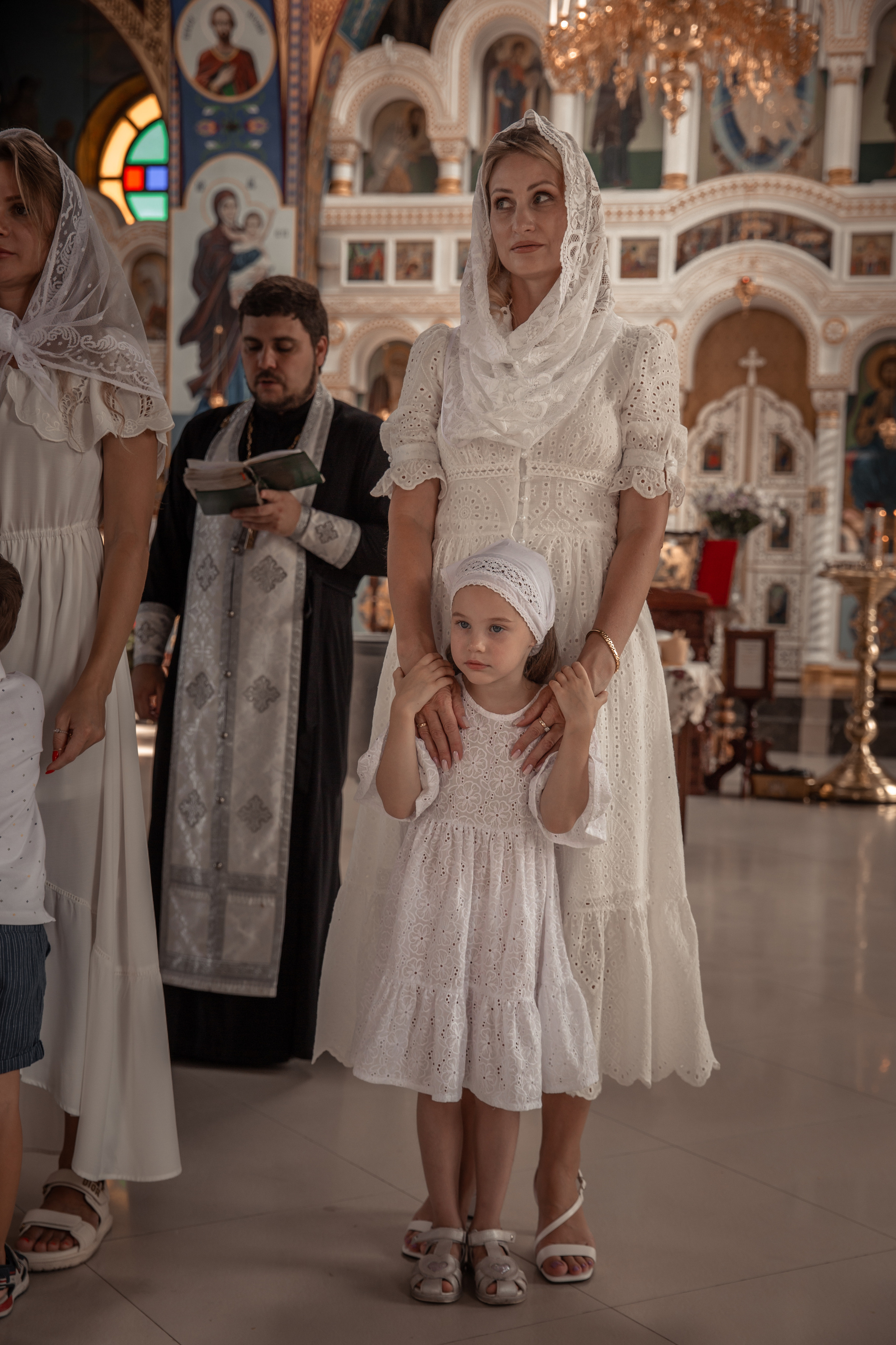 Фотосъёмка таинства крещения Крымск. Фотограф Любава Колесник. Выпускные альбомы в Крымском районе