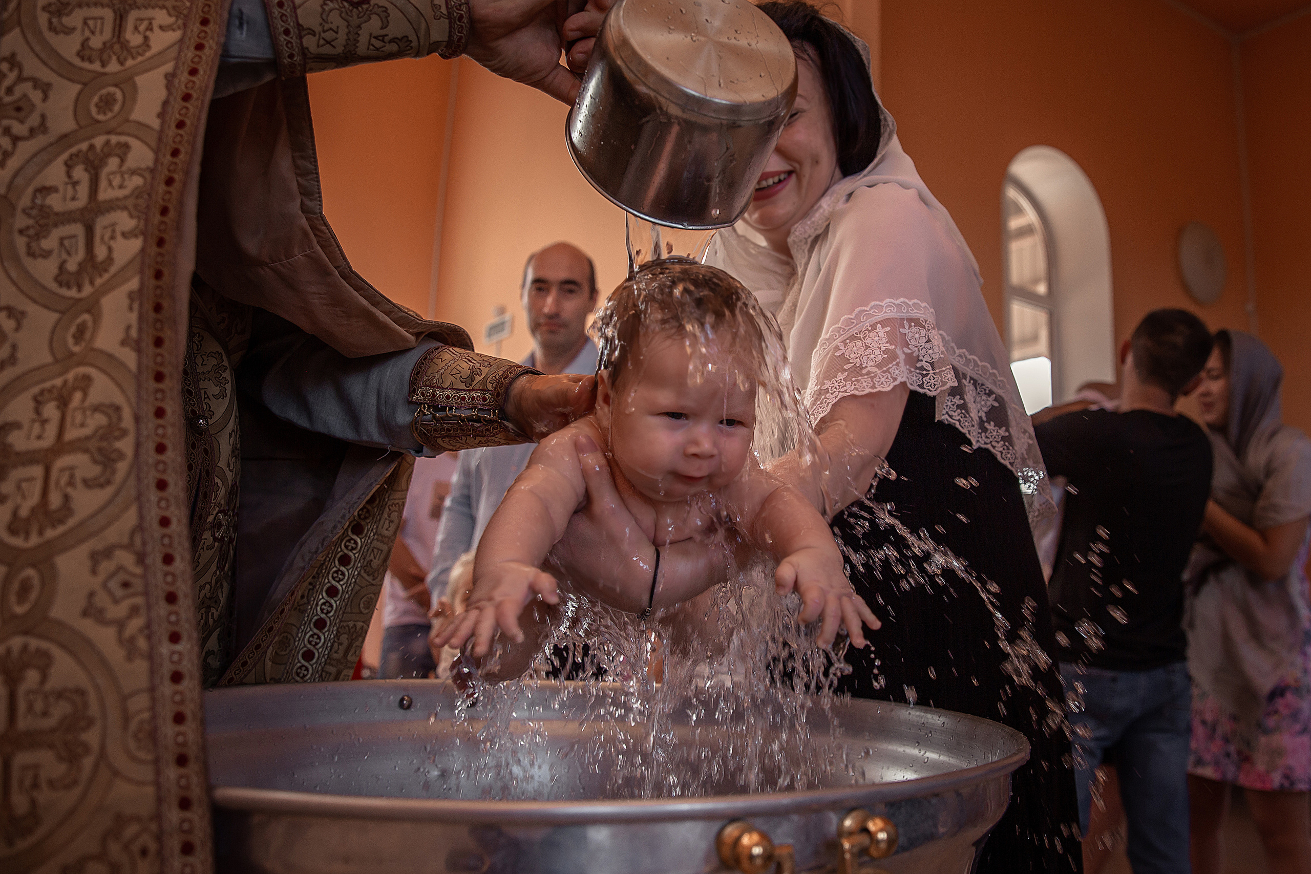 Фотосъёмка таинства крещения Крымск. Фотограф Любава Колесник. Выпускные альбомы в Крымском районе