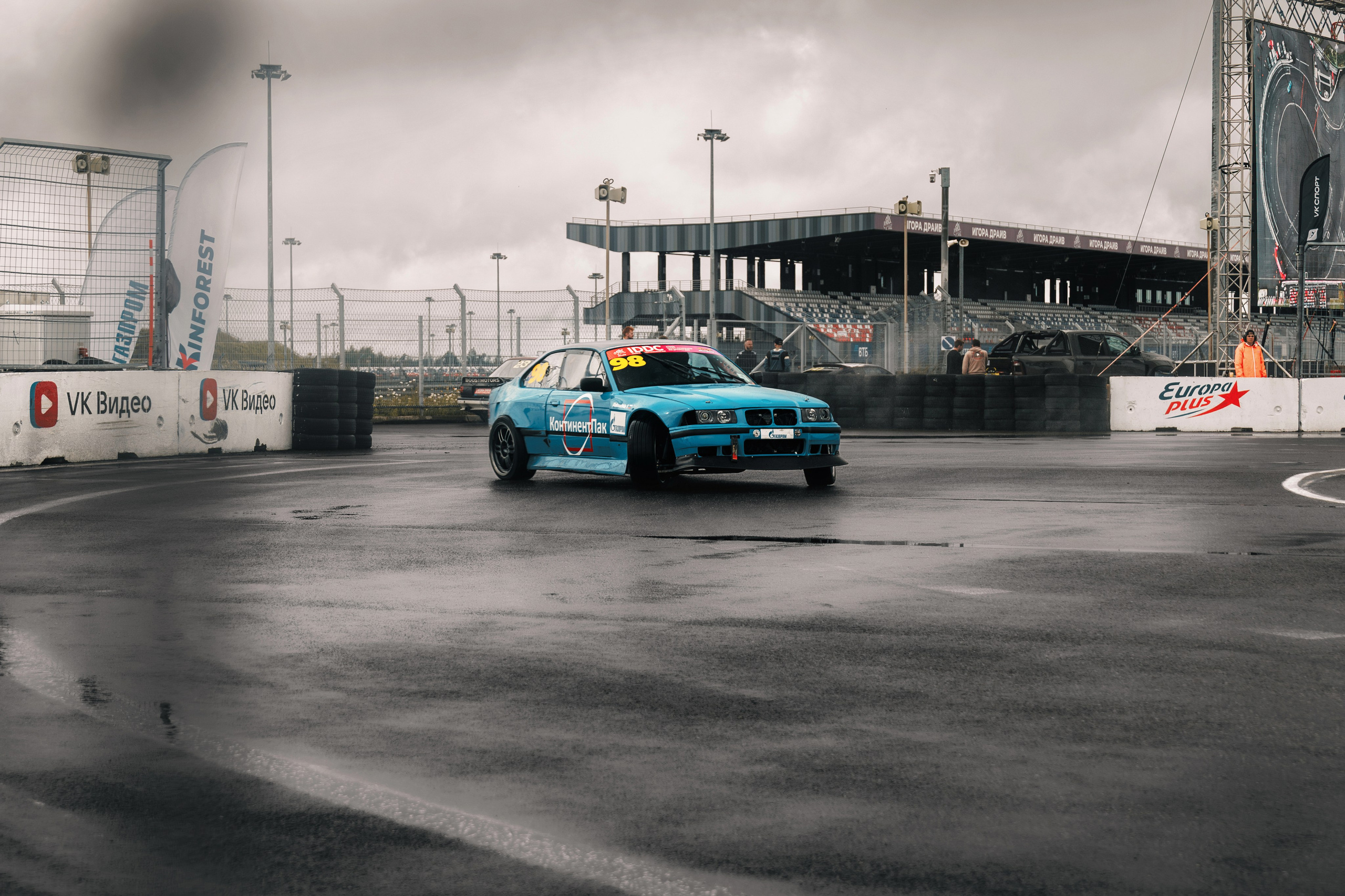 IDDC Этап 2: Бетонный Колизей и блогеры в деле