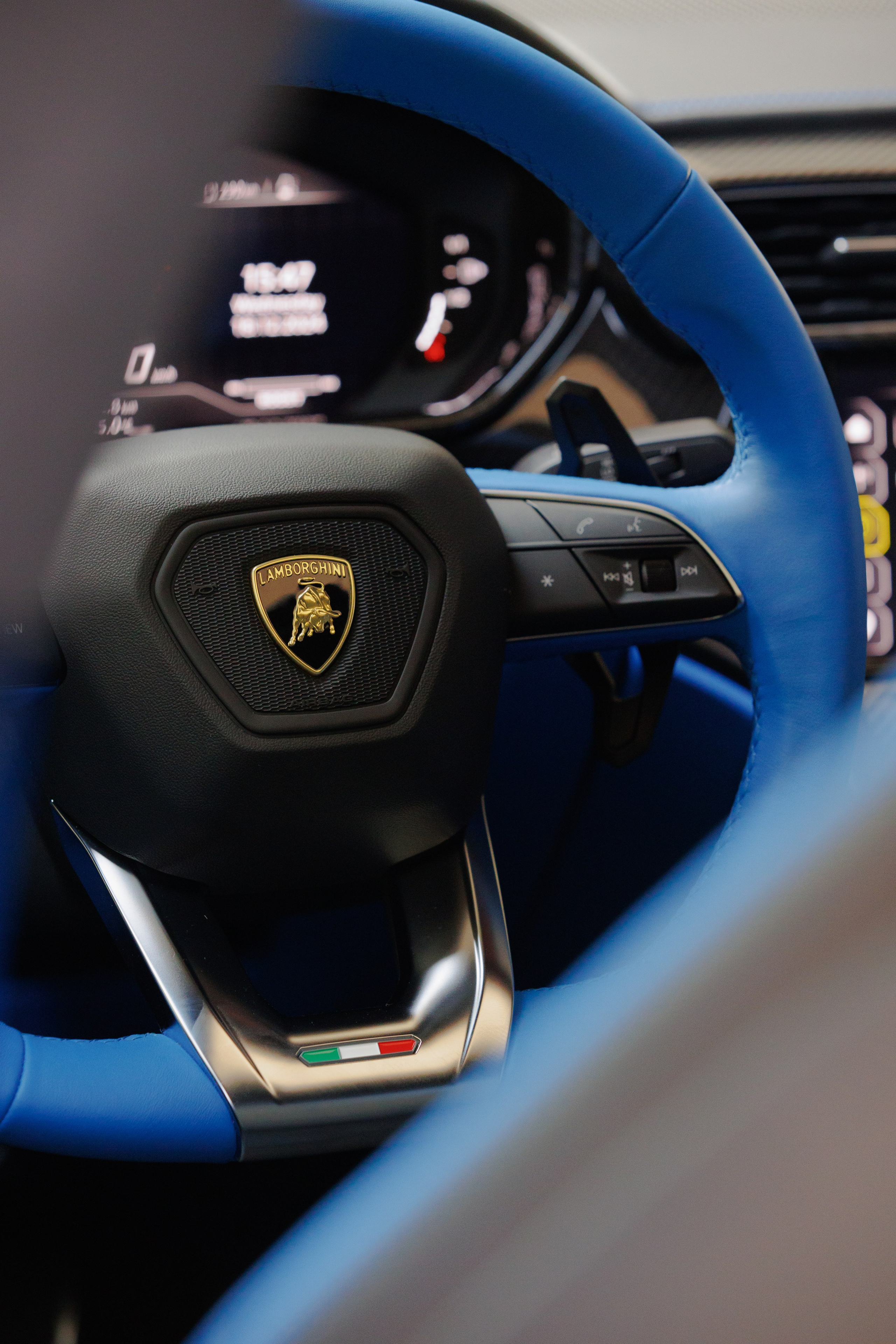 Lamborghini Photoshoot in Dubai — Luxury Car Photography. Evgen Yatsenko — Photographer in Dubai