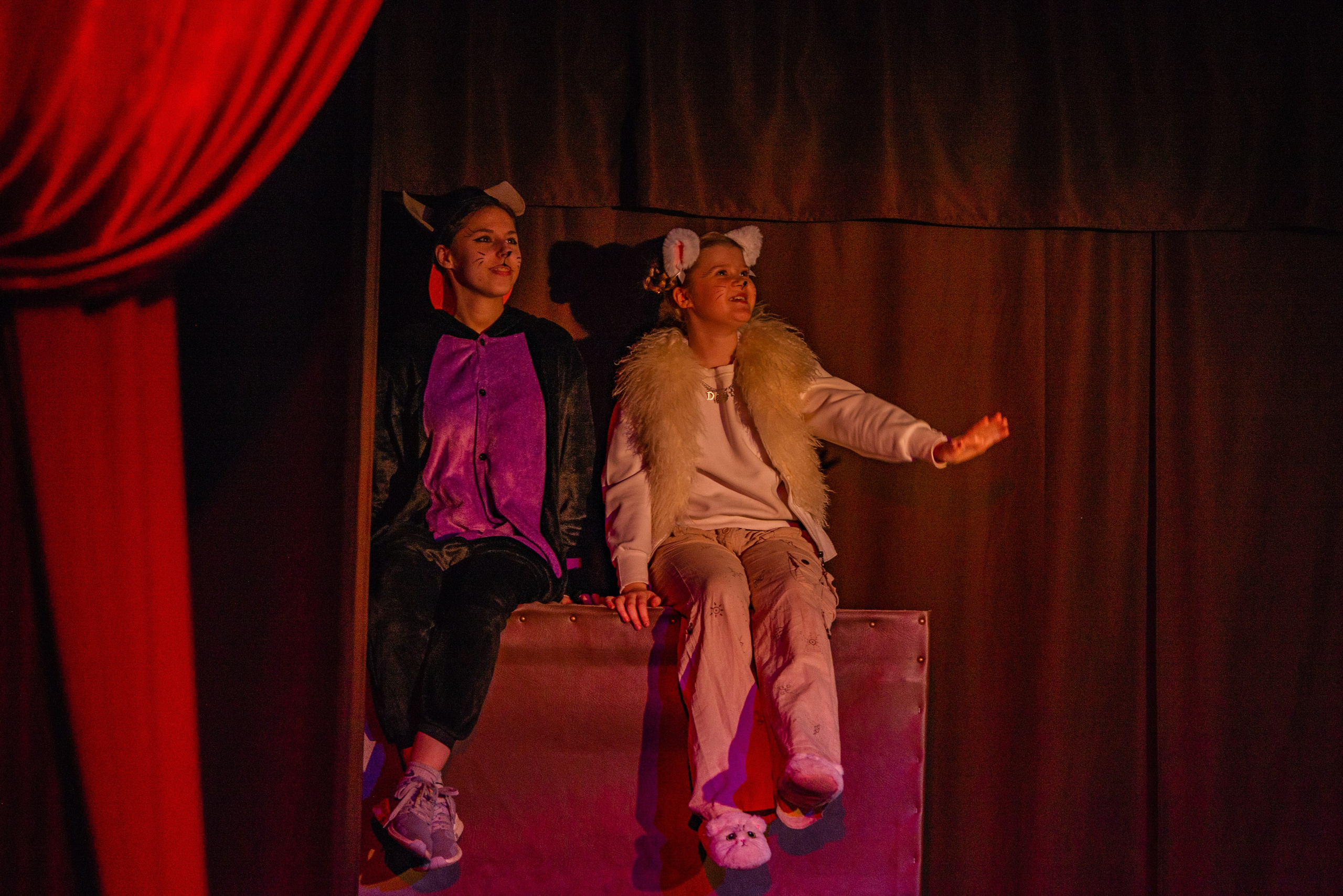 Балаганчик «Гадкий котенок». Фотограф в Ветлуге Сергей Белов (VETLUGA B.S.)