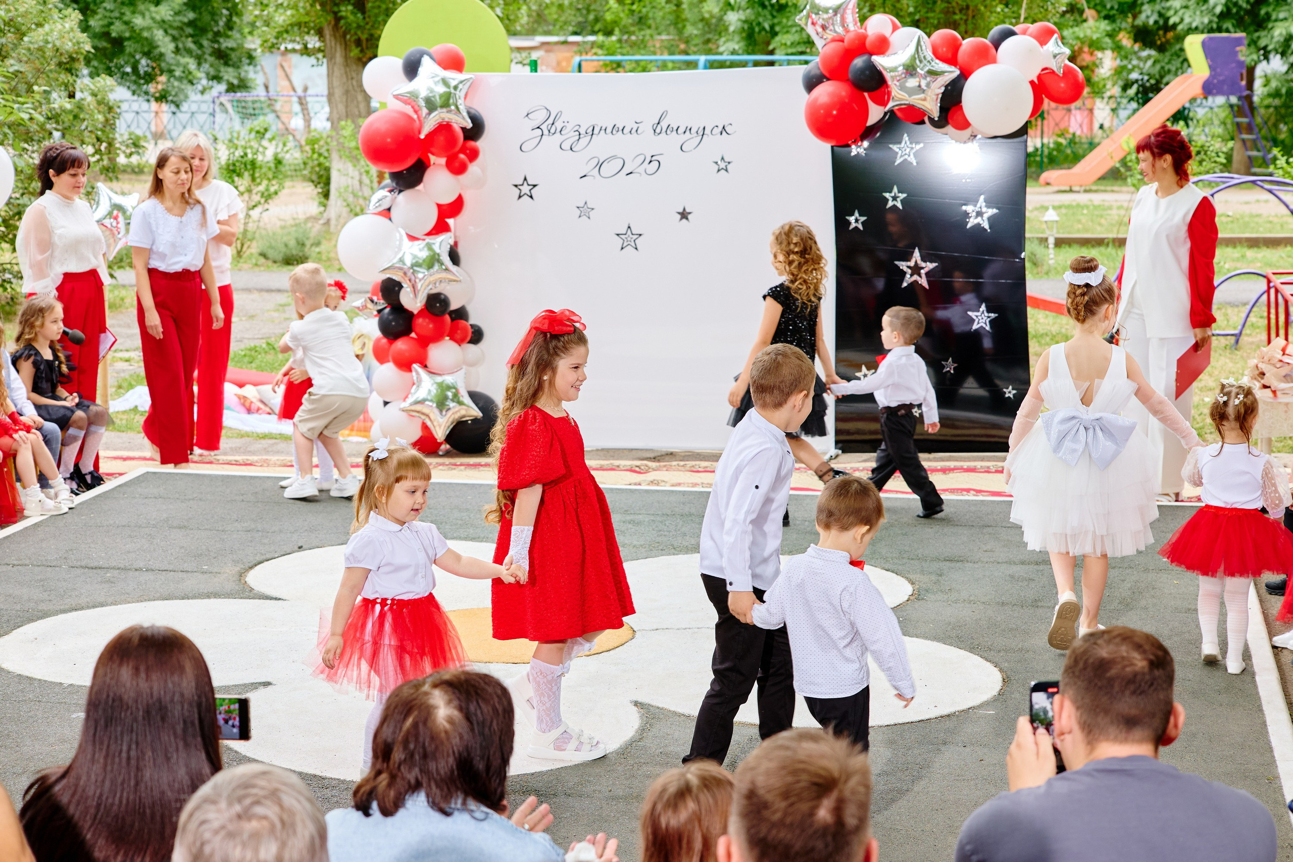 Выпускной 45 сад. Фотограф Выпускные альбомы Таганрог Сергей Коробченко