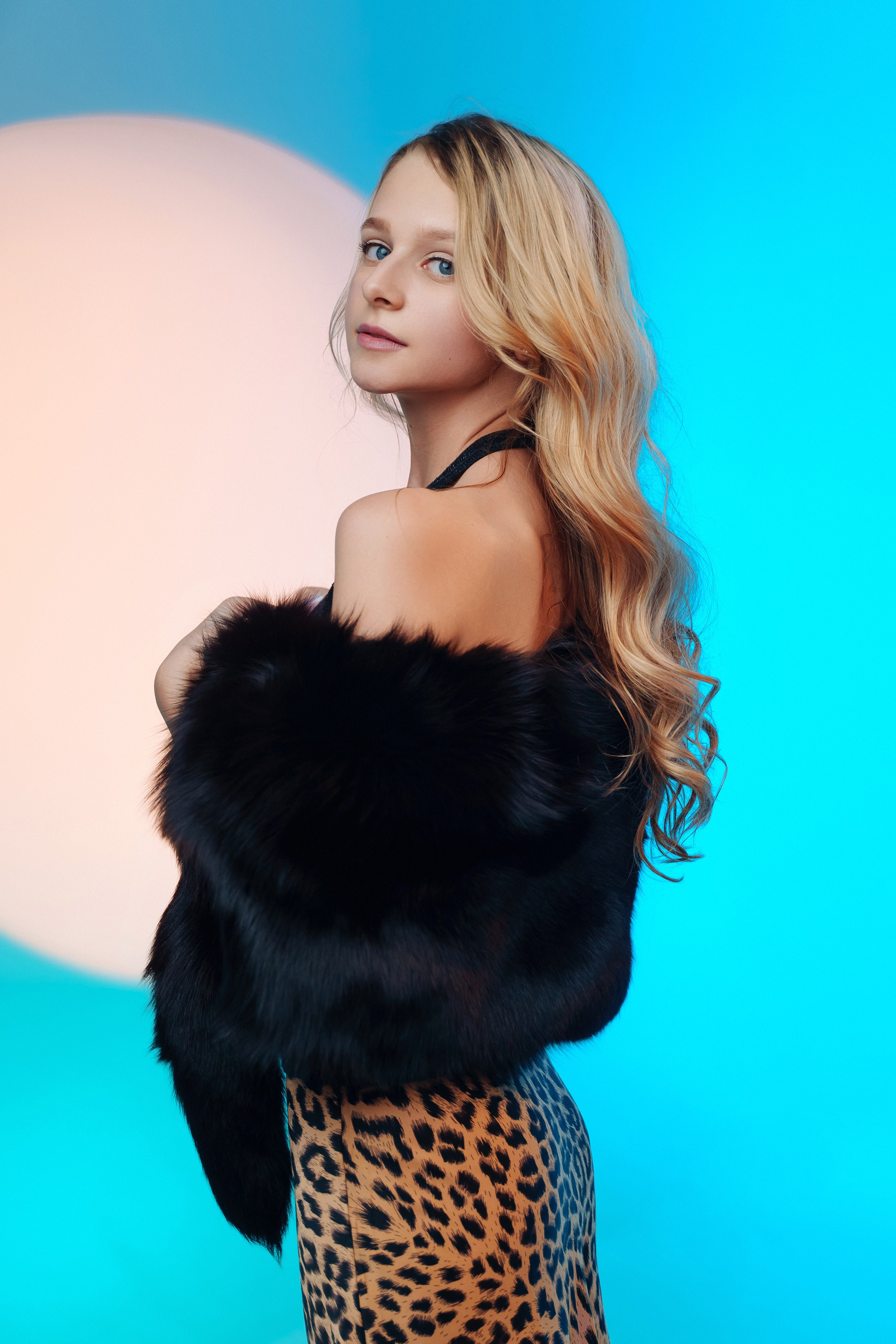 Тверь. Выпускные альбомы «под ключ» в оригинальном, авторском стиле. Фотограф на выпускной. Стильная и классически выдержанная съёмка. Школьные альбомы. Стильно. Современно. Никакого конвейера. Индивидуальный подход. Выпускная фотография. Последний звонок. Фото на выпускной. Школьный фотограф.