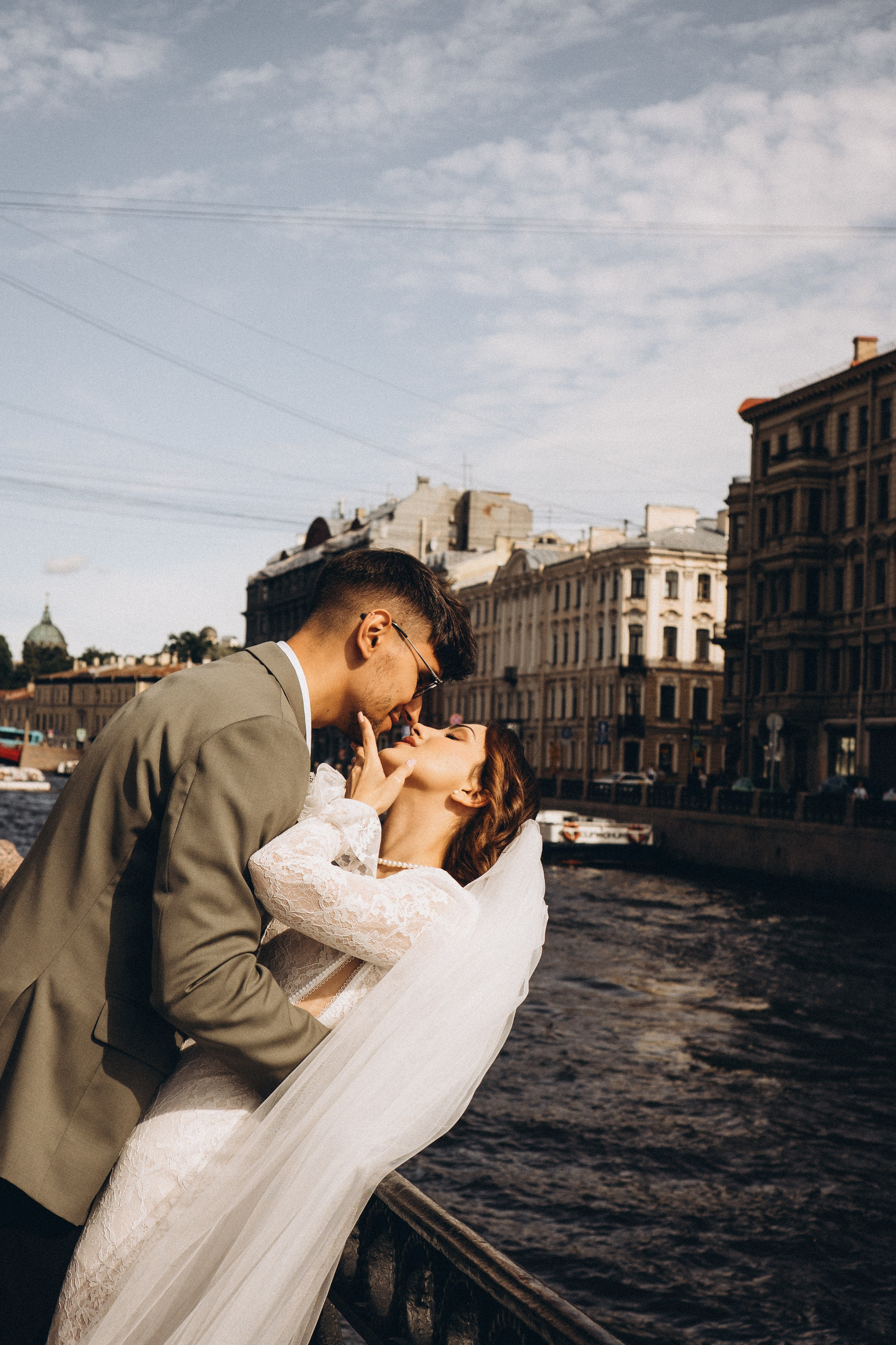 СВАДЕБНАЯ ПРОГУЛКА ВОЗЕ ИСАИКЕВСКОГО СОБОРА АСТОРИИ И ЗАКОНОДАЛЕТНОГО СОБРАНИЯ. Профессиональный фотограф, Санкт-Петербург — Виктория Богомолова