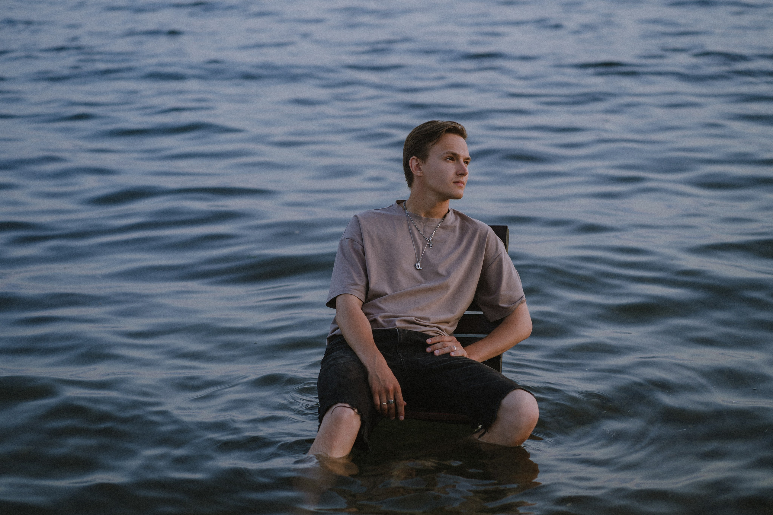 Последствие случайной встречи. Обложка сингла + контент-съемка. Творческие фотосессии в Москве. Фотоальбом лидера группы ЯЛО