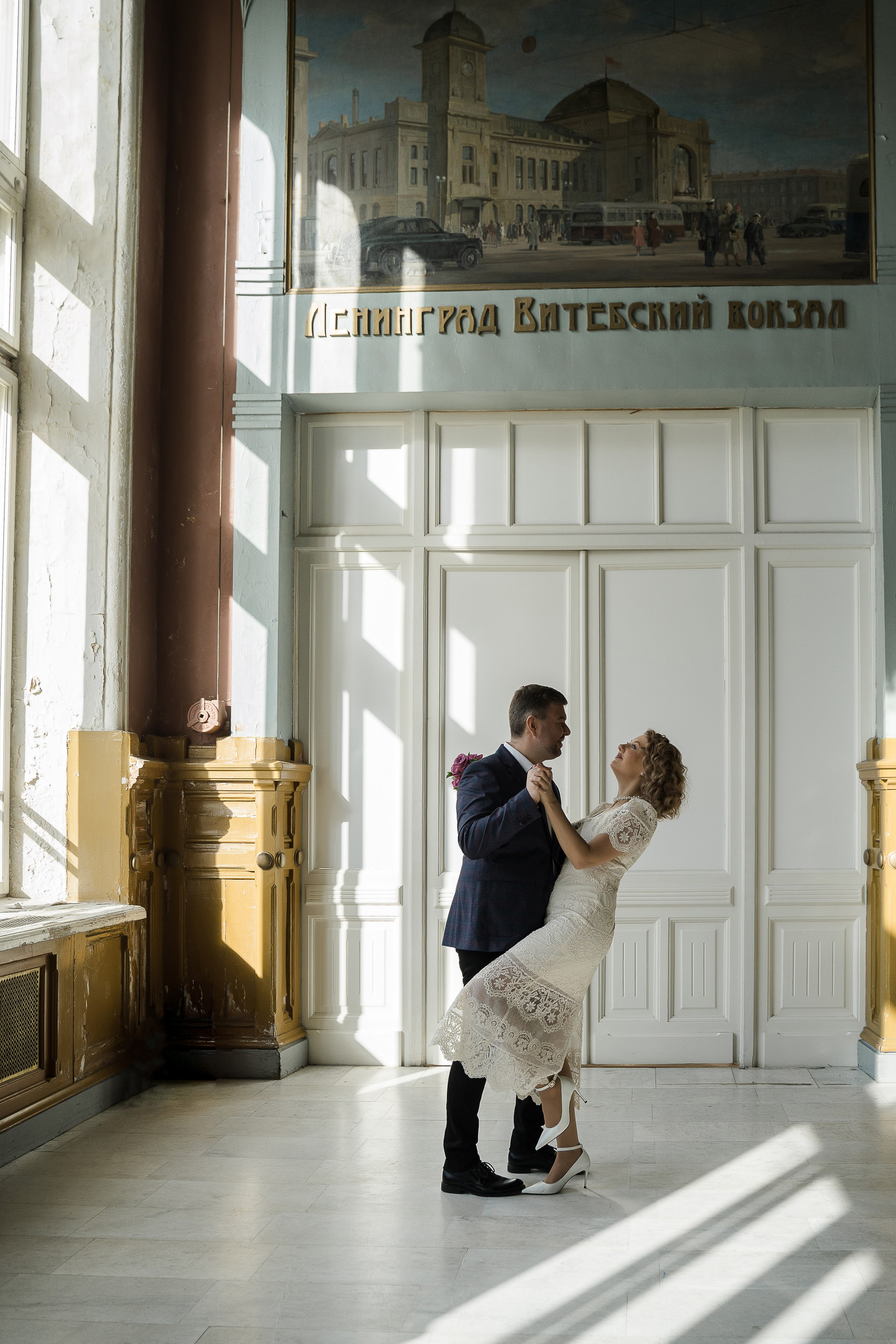 Свадебная фотосессия на Витебском вокзале. Свадебный и семейный фотограф в Пушкине и Санкт-Петербурге Мария Филиппова