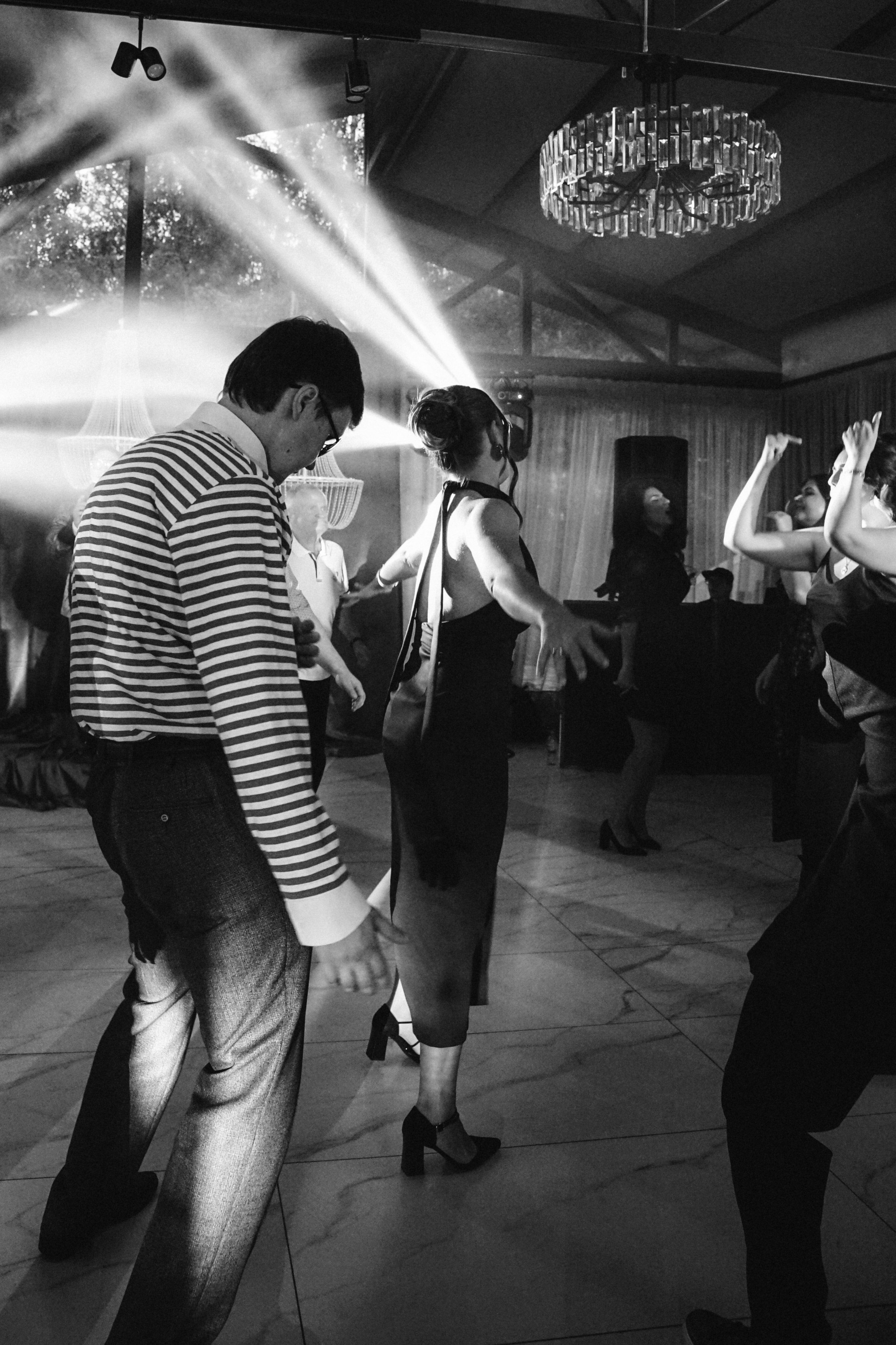 Кристина и Андрей: лавстори в гостинице и динамичный банкет. Фотограф в Иркутске