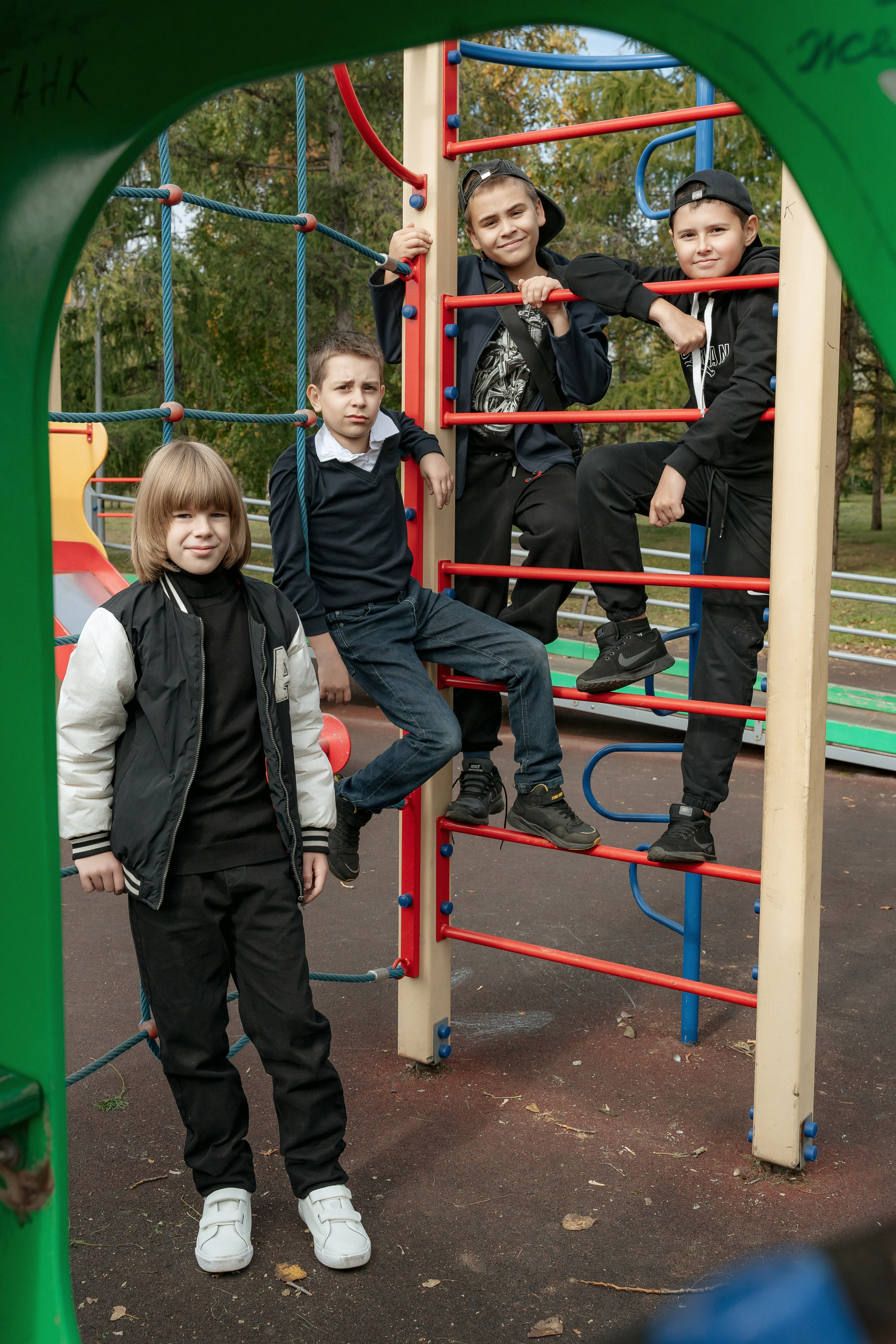 Фотосессия осенью в парке. 4 класс. Фотограф Ким Наталья в Красноярске