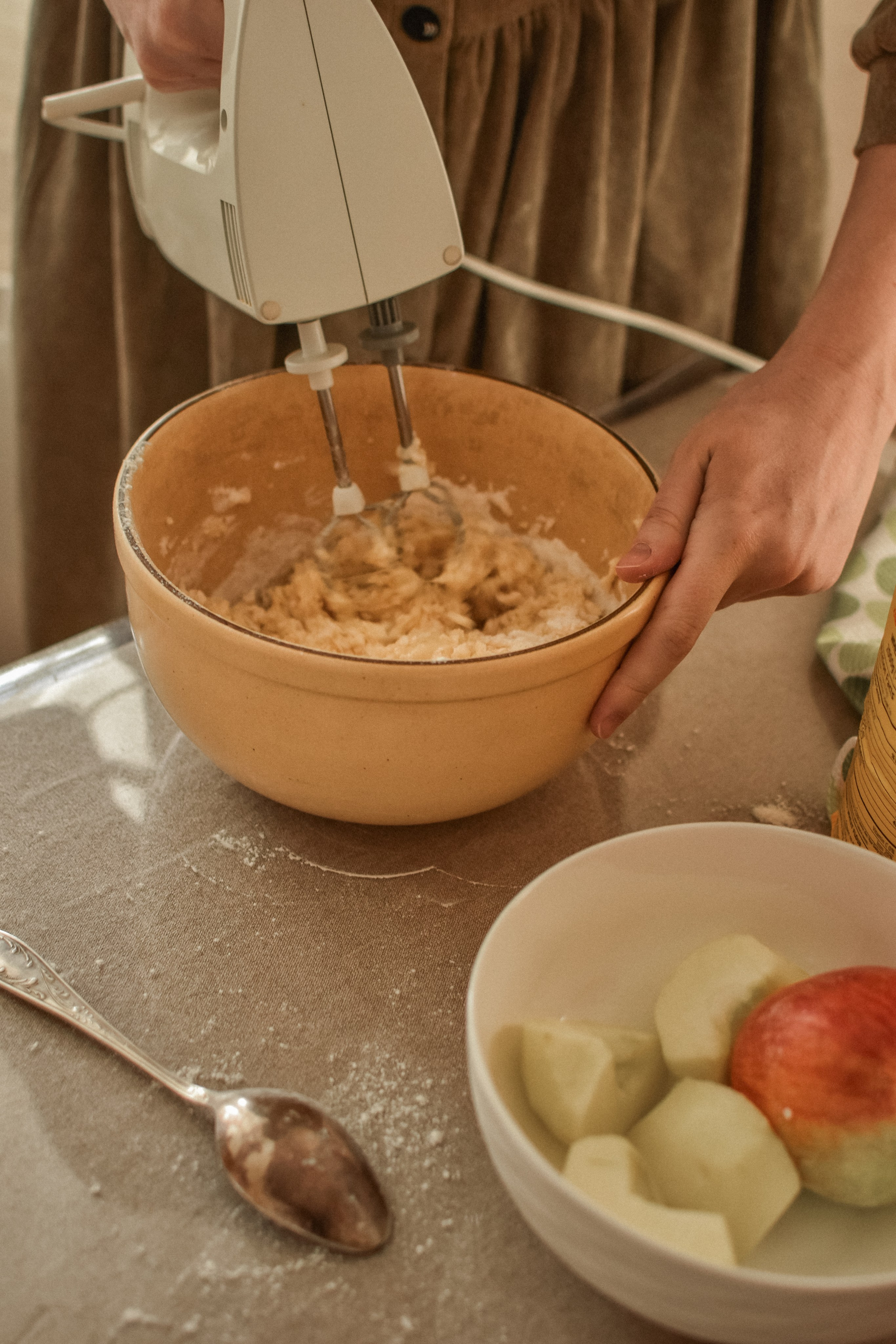 Шарлотка по-семейному: рецепты, улыбки и любовь. Фотограф Мария Бесштанькина