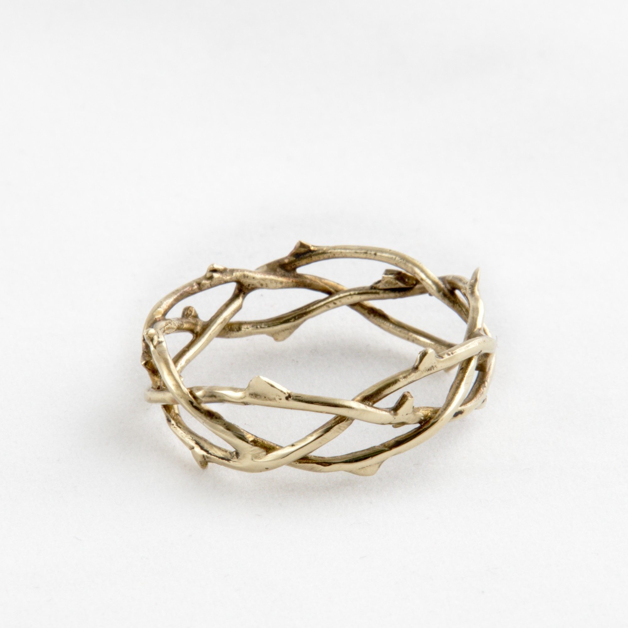 На светлом фоне. Предметный фотограф Мария Белка