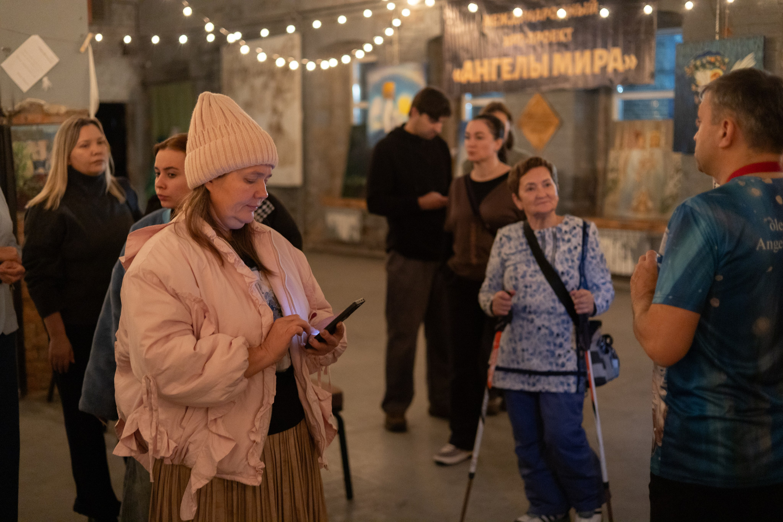 Выставка «АНГЕЛЫ МИРА». Фотограф Красноярск съемки лавстори, фотосессия в студии, портретная съемка, творческие фотосессии