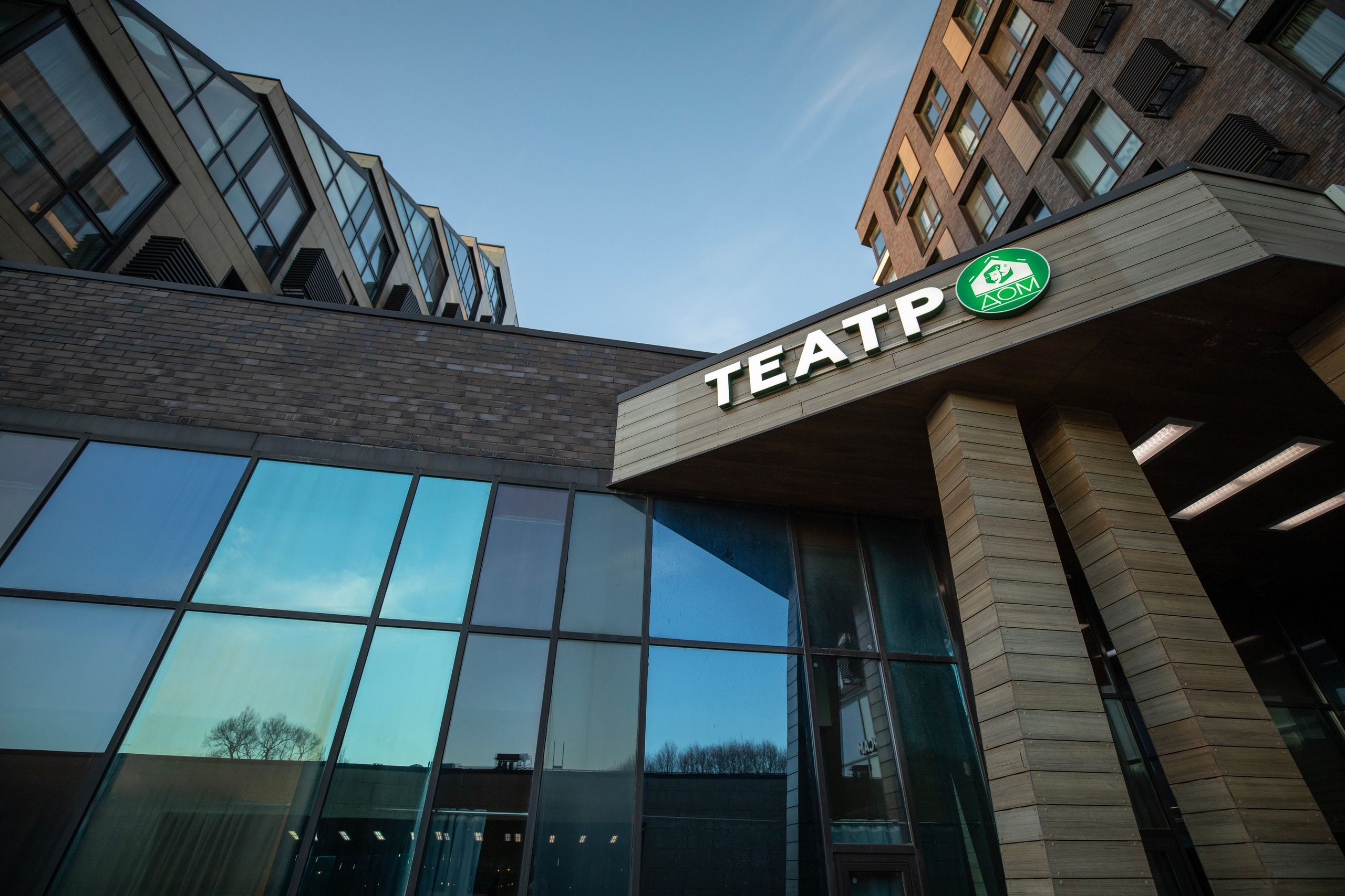 «Девчата», спектакль театральной студии «Дом». Фотограф Сергей Ловкий