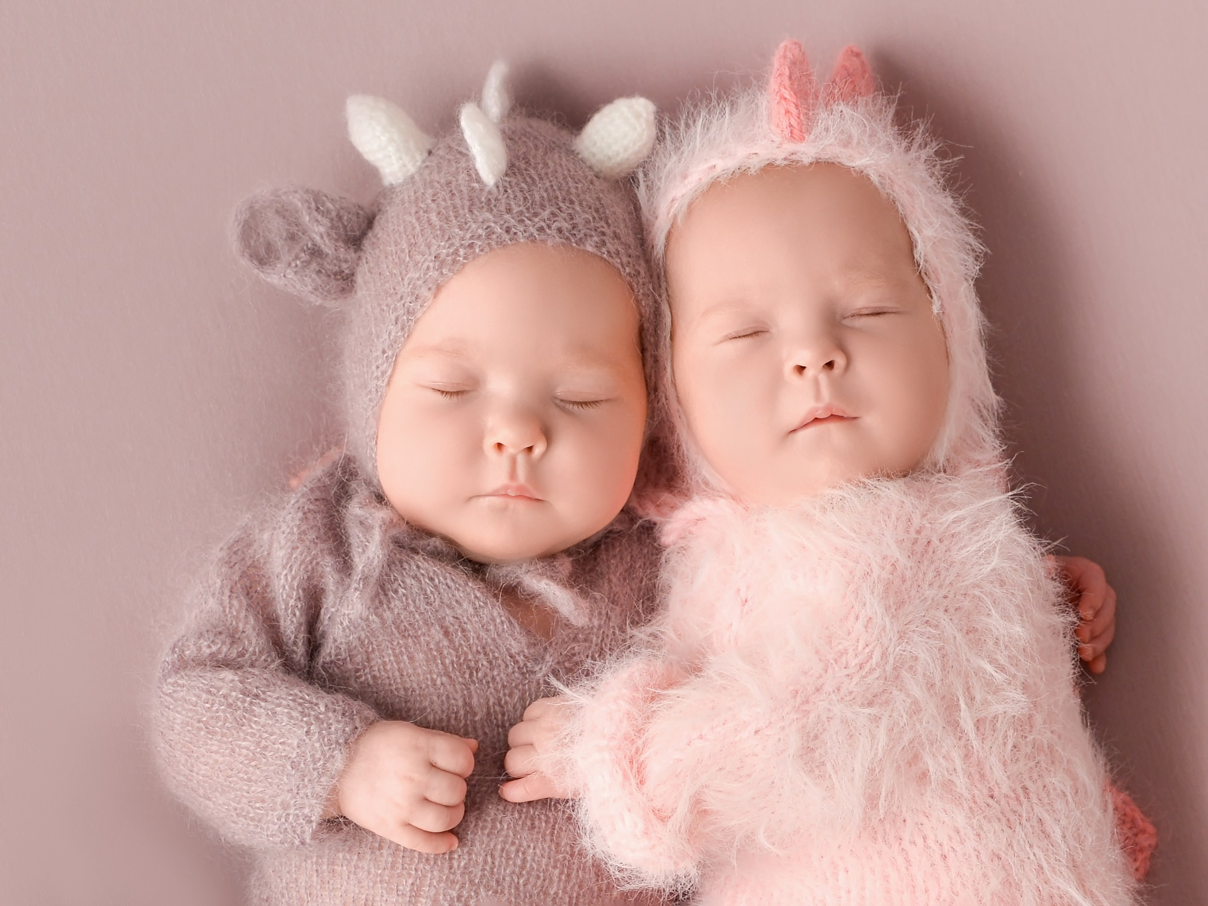 Близняшки Аня и Лиза. Фотограф новорожденных Краснодар Малышенко Надежда