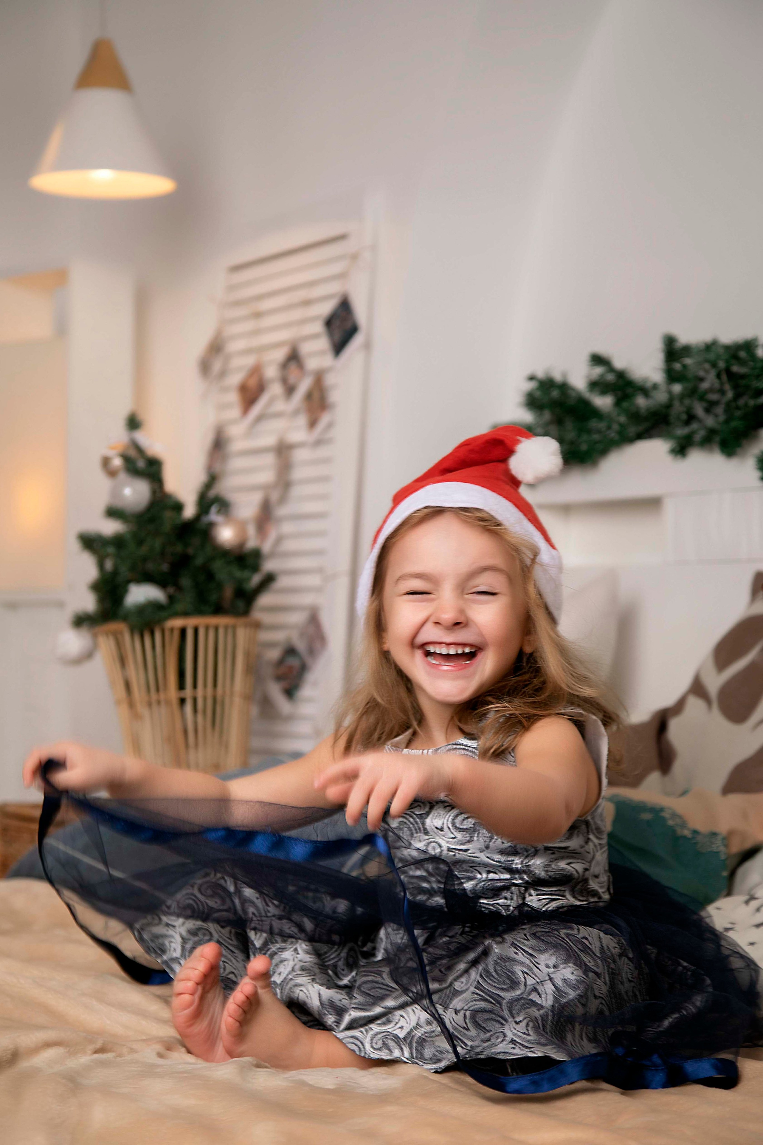 Николь у елки. Семейный и детский фотограф в Санкт-Петербург. Natalia Fadel