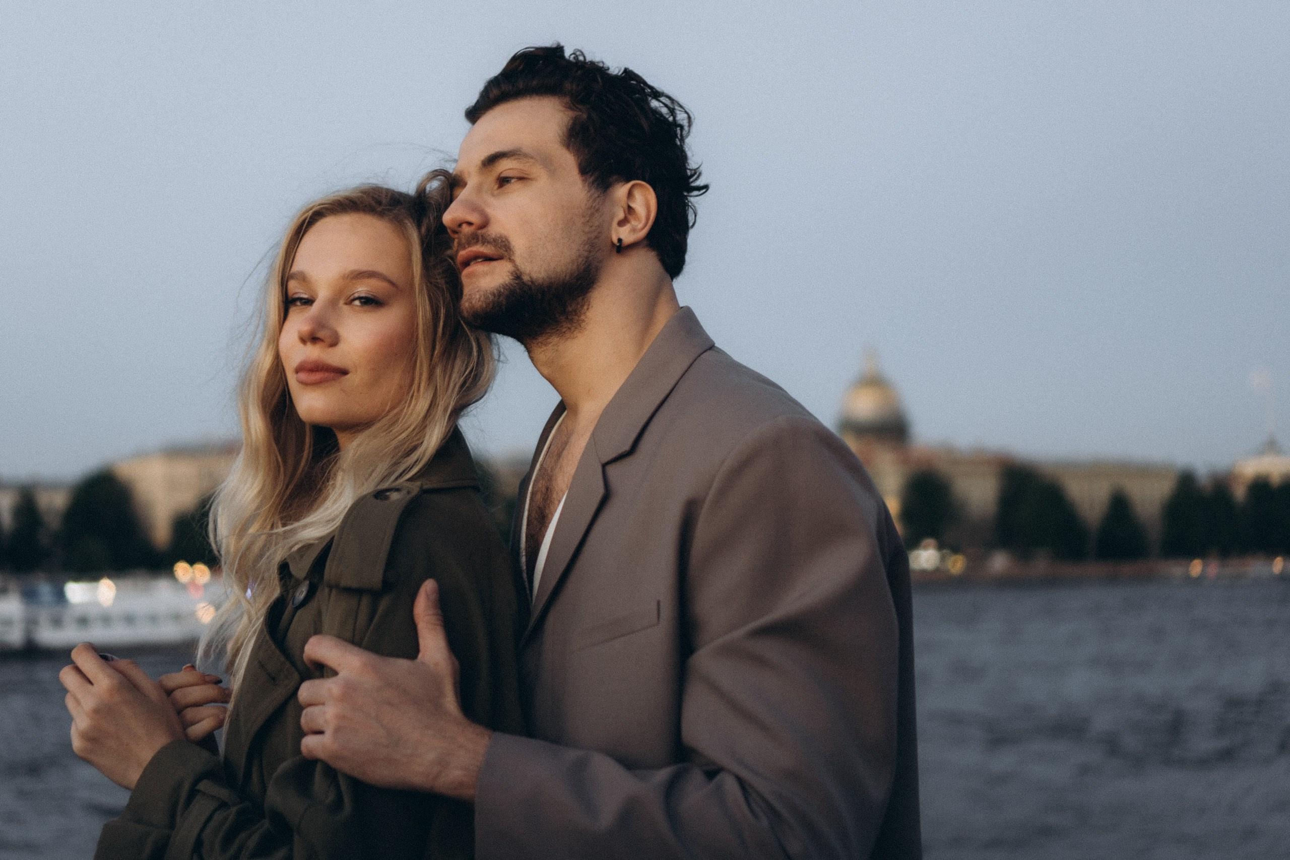 СВАДЕБНАЯ СЬЕМКА ПАРЫ НА РАССВЕТЕ В БЕЛЫЕ НОЧИ И ПРОГУЛКА С РАЗВОДНЫМИ МОСТАМИ И ПИКНИК ВОЗЛЕ ИСАКИЕВСКОГО СОБОРА. Профессиональный фотограф, Санкт-Петербург — Виктория Богомолова