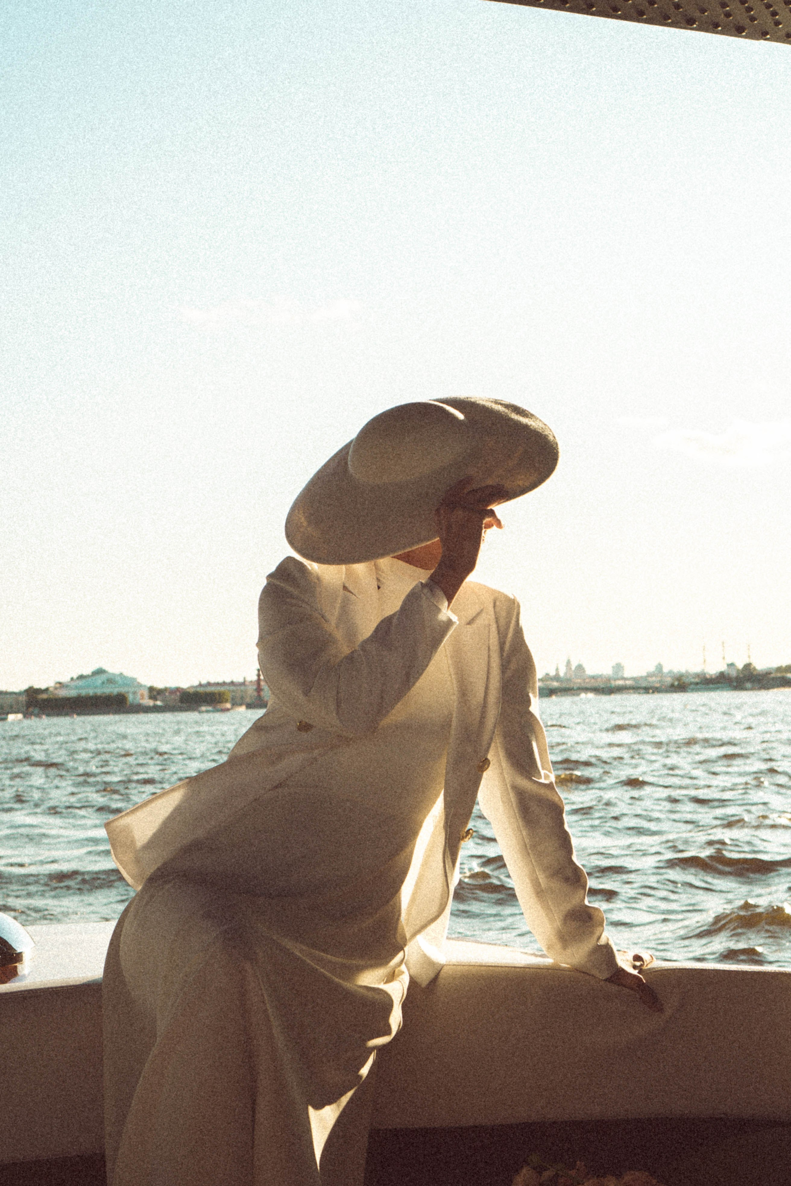 СВАДЕНБНАЯ СЬЕМКА НА КАТЕРЕ ПО КАНАЛАМ САНКТ-ПЕТЕРБУРГА И В АКВАТОРИИ НЕВЫ. Профессиональный фотограф, Санкт-Петербург — Виктория Богомолова