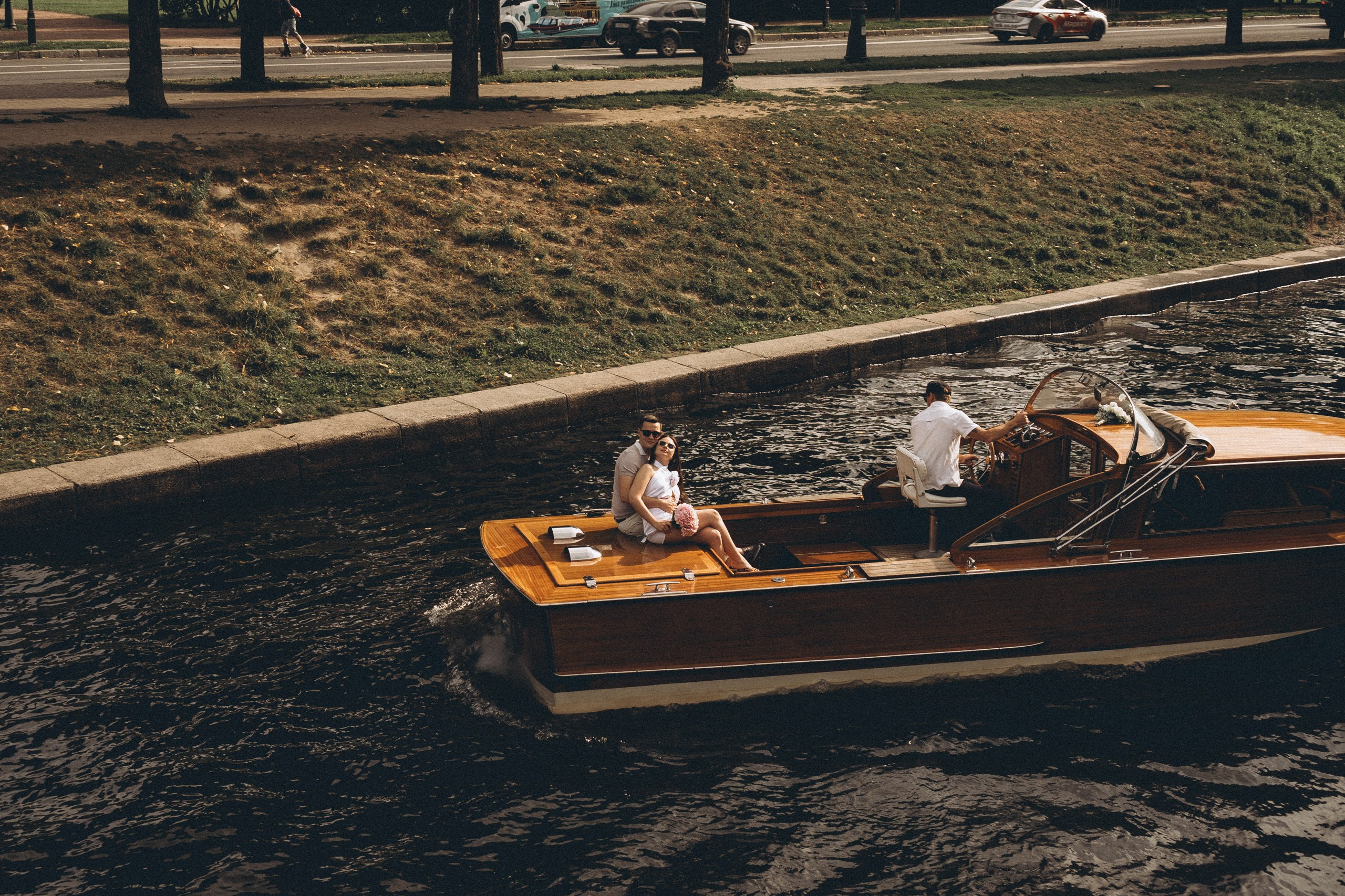 СВАДЕНБНАЯ СЬЕМКА НА КАТЕРЕ ПО КАНАЛАМ САНКТ-ПЕТЕРБУРГА И В АКВАТОРИИ НЕВЫ. Профессиональный фотограф, Санкт-Петербург — Виктория Богомолова