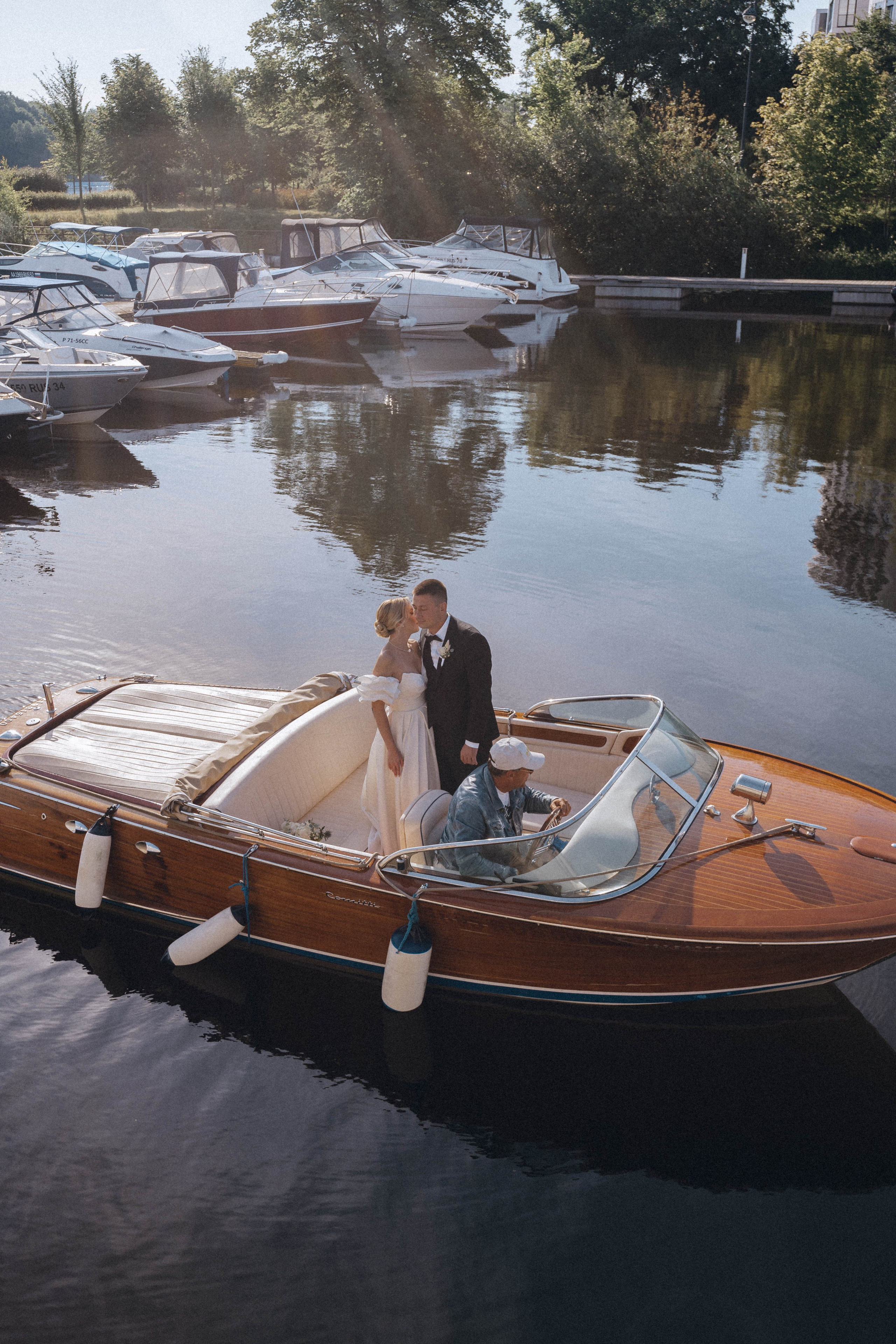 СВАДЕНБНАЯ СЬЕМКА НА КАТЕРЕ ПО КАНАЛАМ САНКТ-ПЕТЕРБУРГА И В АКВАТОРИИ НЕВЫ. Профессиональный фотограф, Санкт-Петербург — Виктория Богомолова