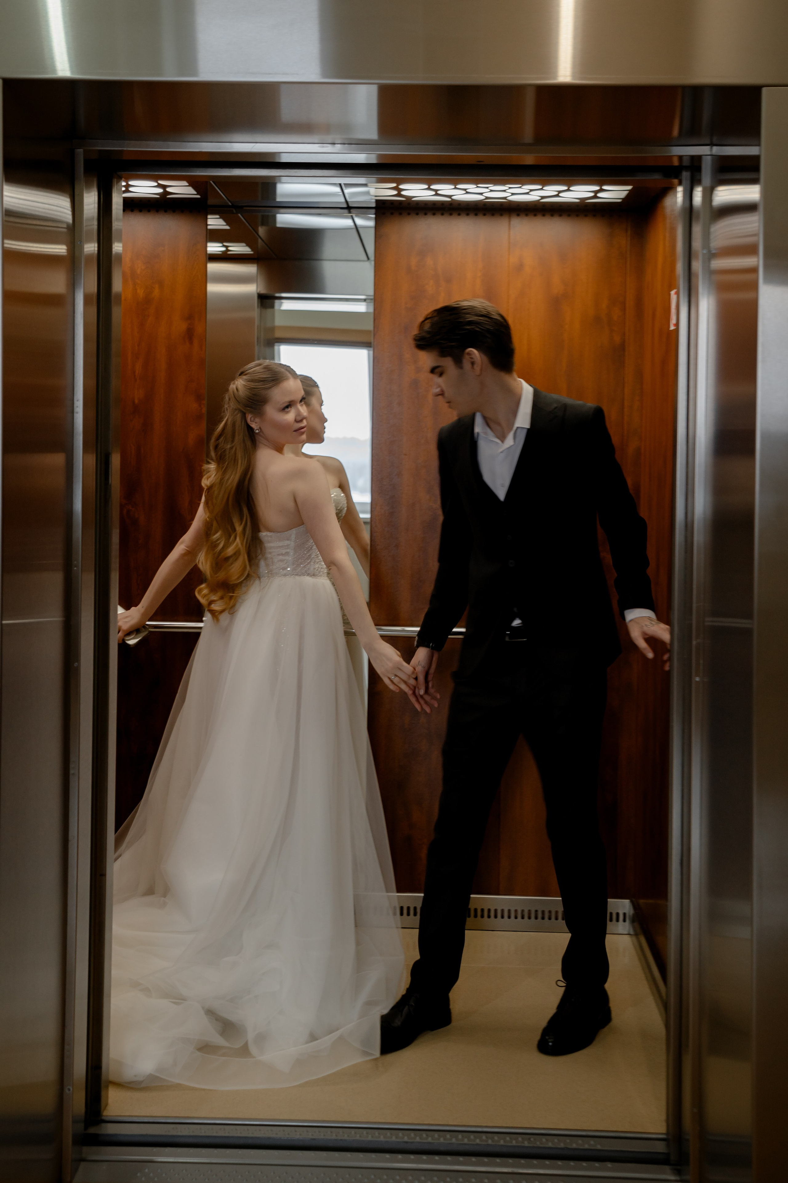 СВАДЕБНАЯ СЬЕМКА СБОРОВ В ОТЕЛЕ И ВЫЕЗД НА ЦЕРЕМОНИЮ (СНЯТО В СИБИРЕ В НИЖНЕВАРТОВСКЕ)М. Профессиональный фотограф, Санкт-Петербург — Виктория Богомолова