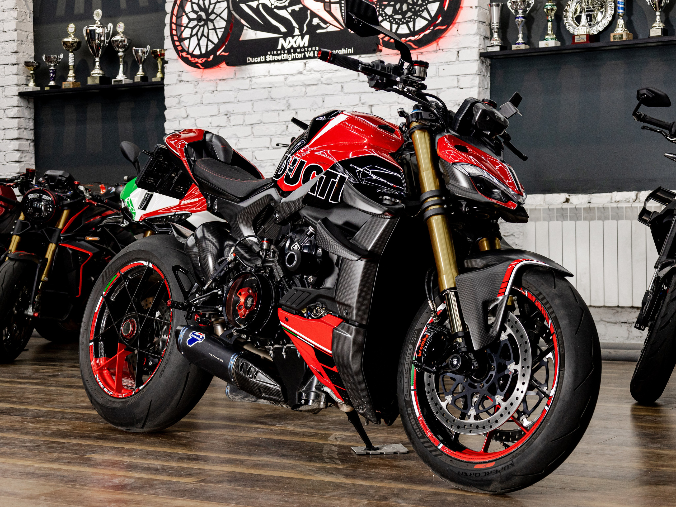 Фотосессия с мотоциклами и автомобилями. Предметный фотограф в Москве и Московской области